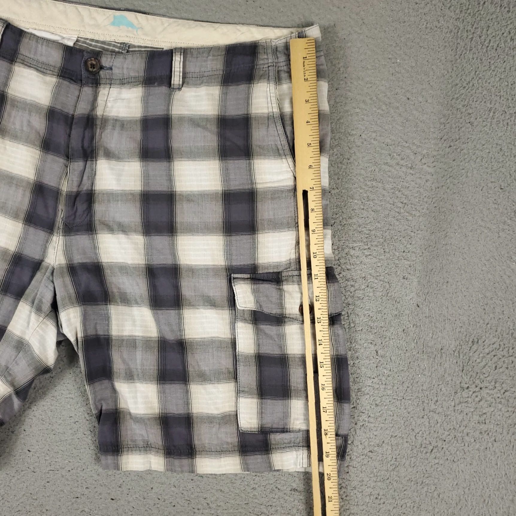 Tommy Bahama Tommy Bahama Cargo Shorts Mens 40 Gray Plaid Outdoor Casual Beachwear Adult Medium Gray Pattern Logo Pockets 90s? No decade given. Men Size US 40 / EU 56 - 5 Thumbnail