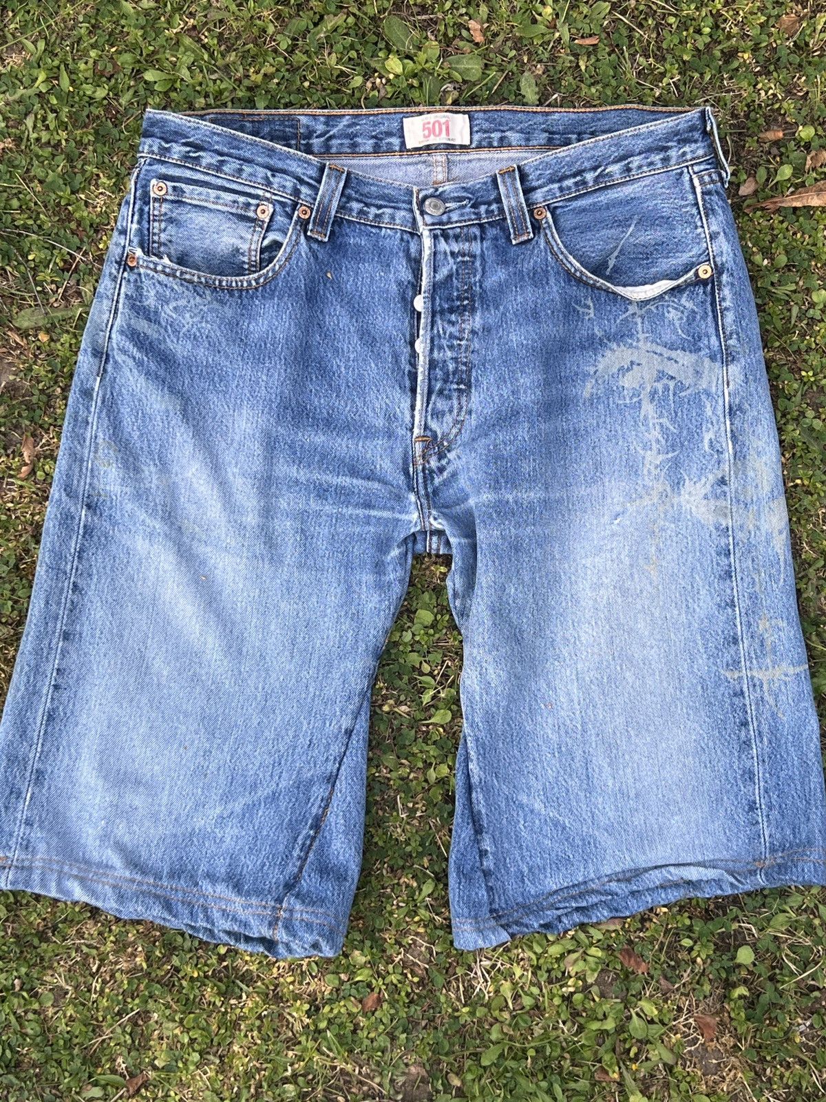 Levi's × Vintage levis engraved jorts Size US 34 / EU 50 - 2 Thumbnail