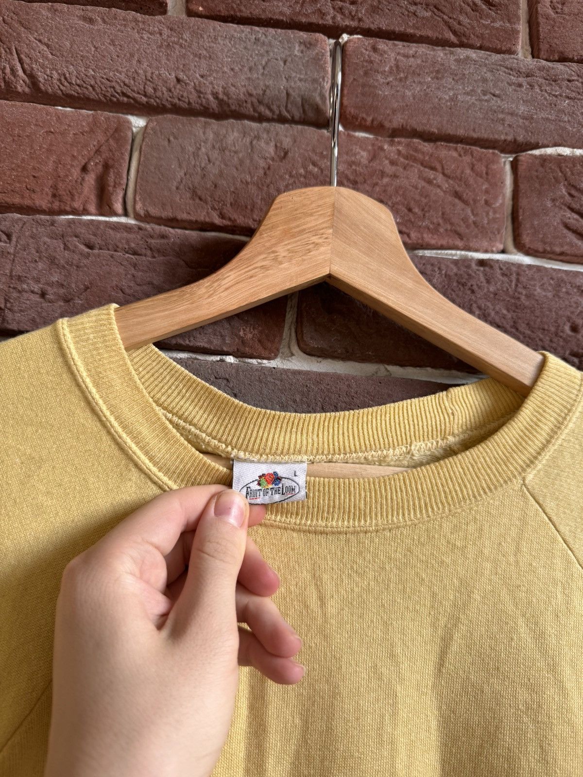 Fruit Of The Loom Rare 90s Yellow Screen Stars FOTL Blank Sweatshirt Crewneck Size US L / EU 52-54 / 3 - 4 Thumbnail