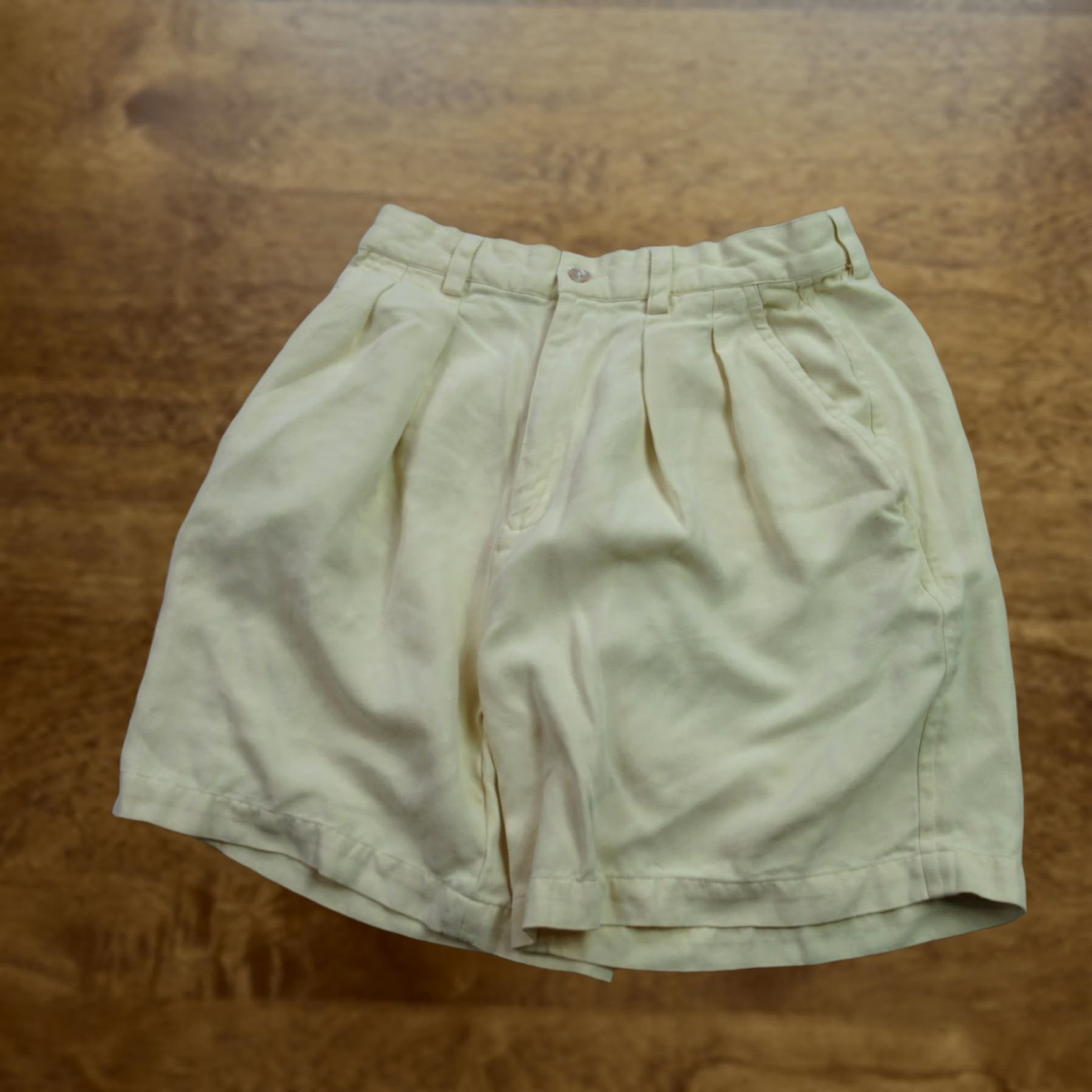 Tommy Bahama Tommy Bahama Shorts Chino 6 Yellow Lightweight Pockets Outdoors Womens Size 28" / US 6 / IT 42 - 1 Thumbnail