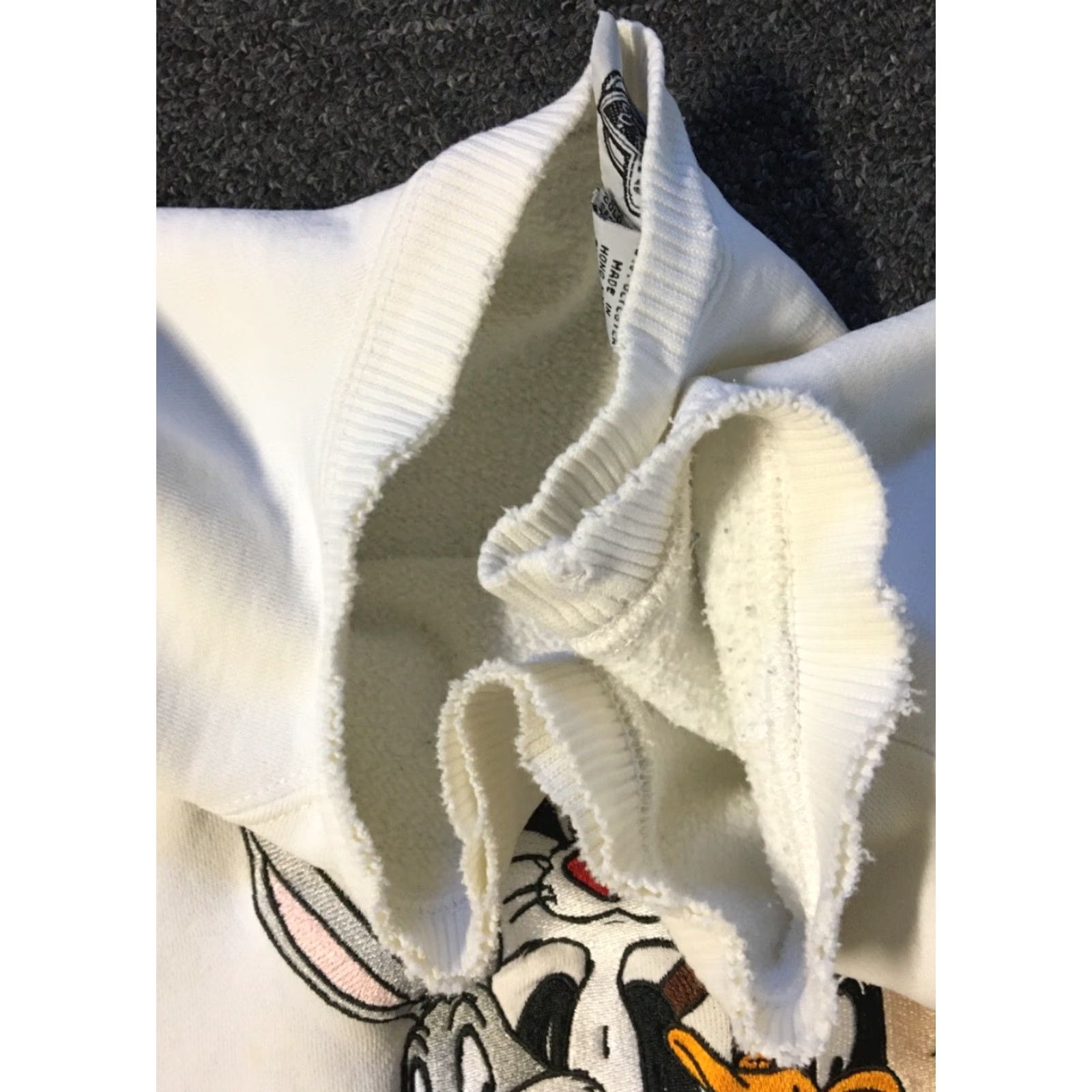 Vintage VINTAGE Looney Tunes Sweatshirt Boxy XL White Embroidered 90s Thrashed Faded Distressed Pullover Hoodie Mens Nike? Wait no. Size US XL / EU 56 / 4 - 7 Thumbnail