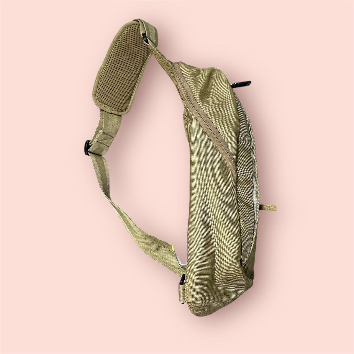 Japanese Brand × Jun Takahashi × Uniqlo DOPE UNIQLO MULTI POCKET UTILITY CROSS BODY BODYBAG Size ONE SIZE - 13 Thumbnail