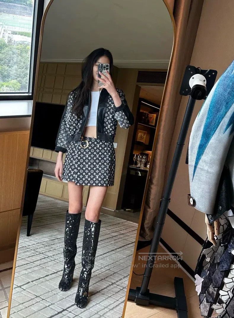 Louis Vuitton Louis Vuitton Floral paneled leather bomber jacket Size XS / US 0-2 / IT 36-38 - 8 Thumbnail