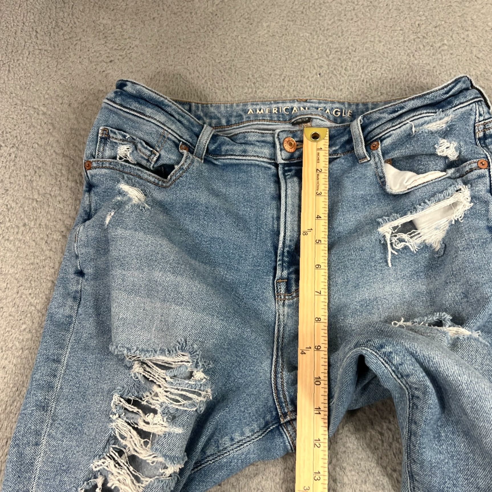 American Eagle Outfitters American Eagle Outfitters Jeans Womens 12 Short Distressed Button Fly Cotton Blend Denim Mom Size 34" / US 12 / IT 48 - 4 Thumbnail