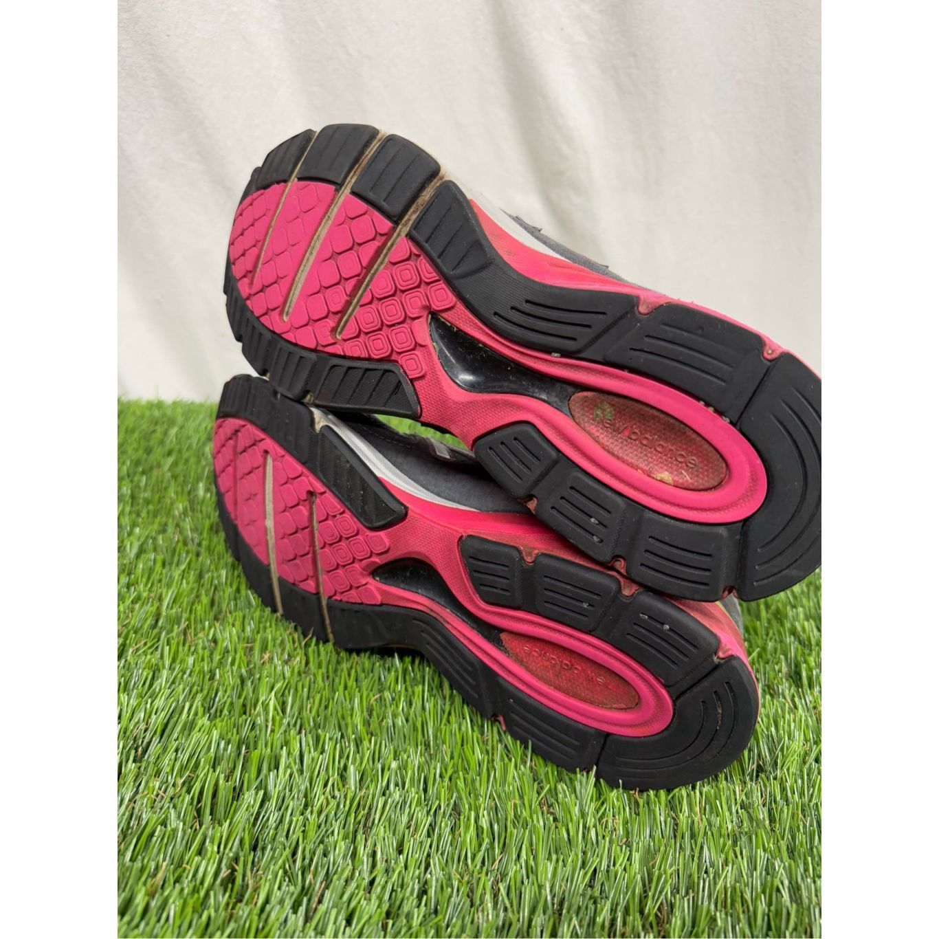 New Balance New Balance 990 V4 Womens Size 9.5 Gray mens 8 Running Shoes Size US 9.5 / IT 39.5 - 4 Thumbnail