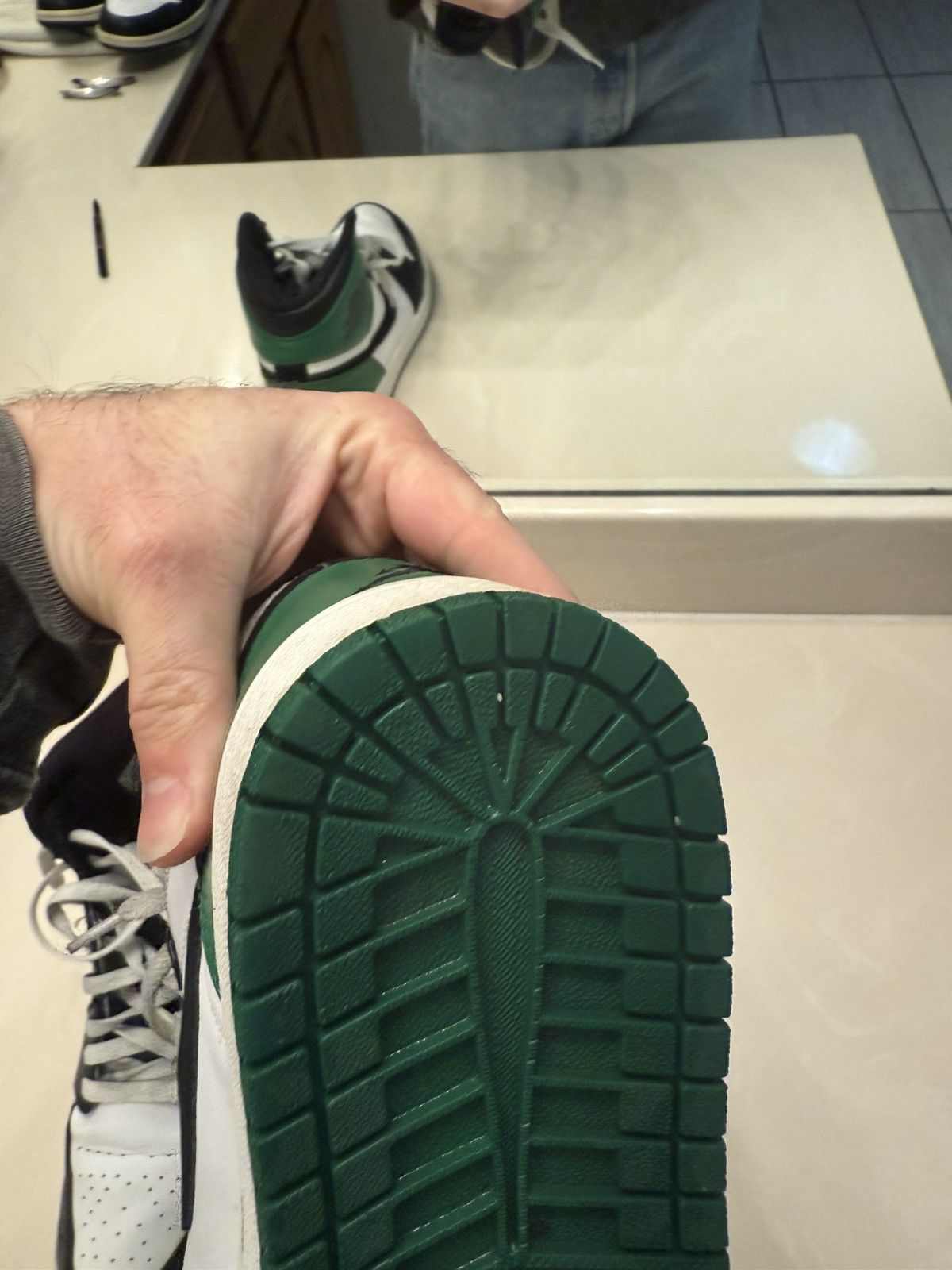 Nike Air Jordan Retro 1 Defining Moments (DMP) Celtics Size US 9.5 / EU 42-43 - 10 Thumbnail