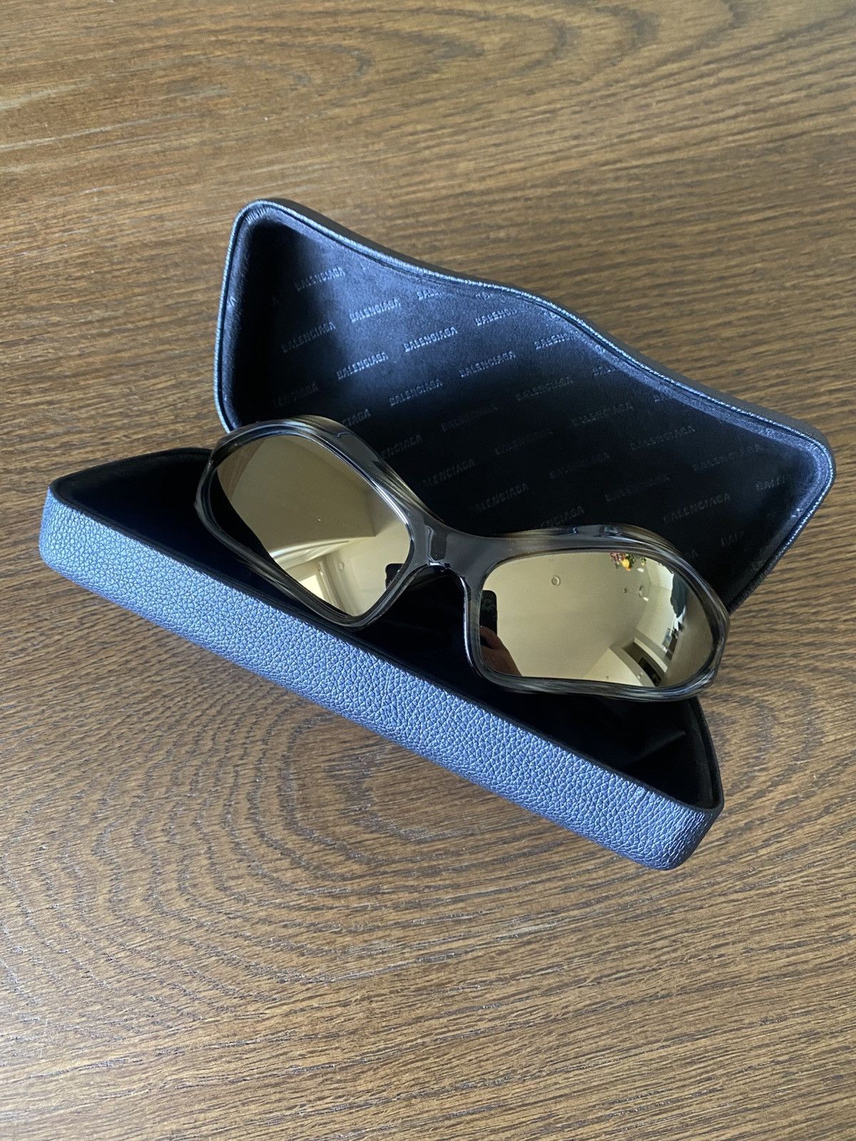 Balenciaga Balenciaga Tortoiseshell Fennec Oval Sunglasses Size ONE SIZE - 1 Thumbnail