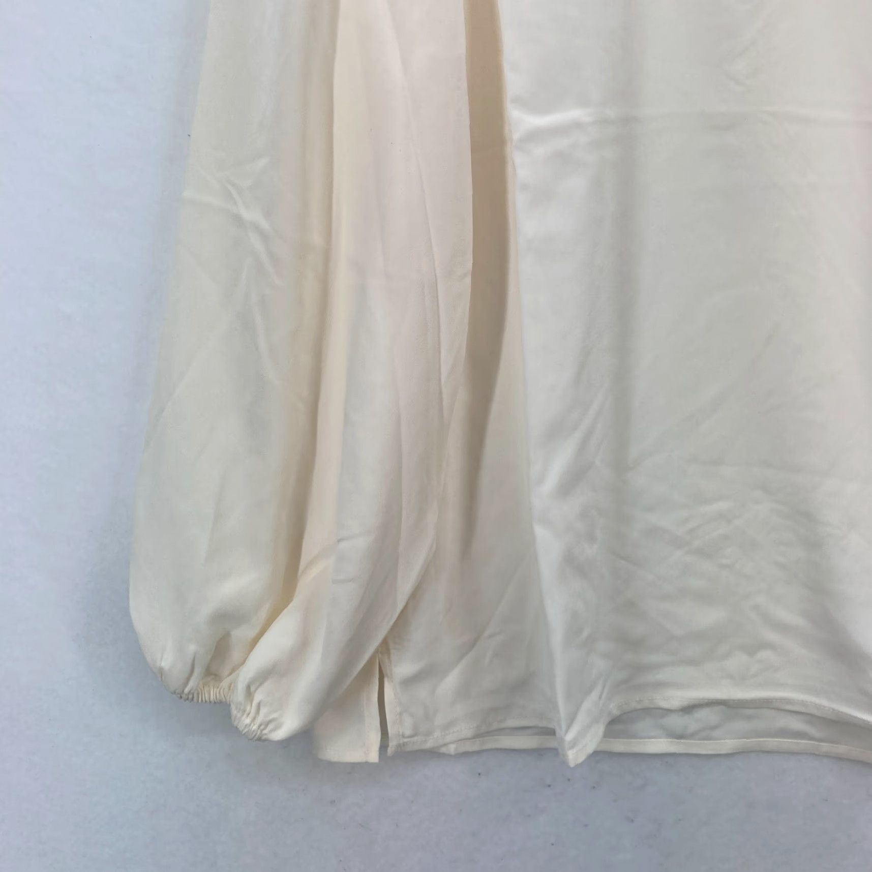 J.Crew J.CREW Puff Sleeve Satin Back Crepe Top Women's MT Tall Ivory Keyhole Neckline Blouse Size M / US 6-8 / IT 42-44 - 2 Thumbnail
