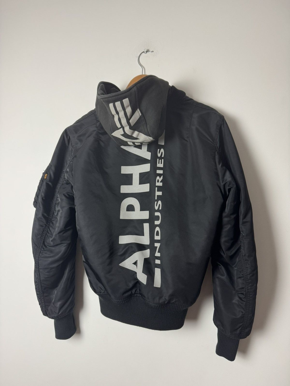 Alpha Industries Alpha Industries Hooded MA-1 Bomber Jacket Black Logo Back Size US S / EU 44-46 / 1 - 10 Thumbnail