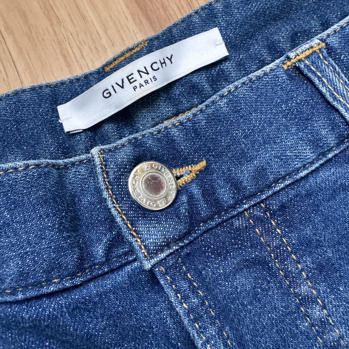 Givenchy Givenchy slim jeans Size US 33 - 4 Thumbnail