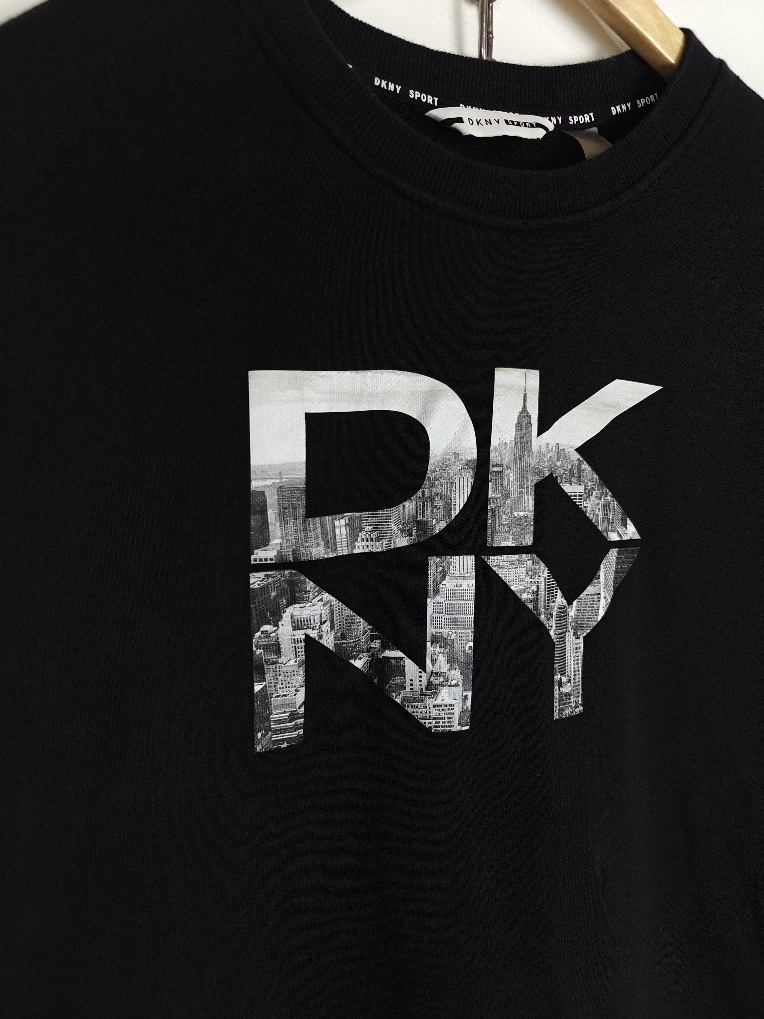 DKNY DKNY Sport Swetshirt Crewneck Center Logo Black size S Size US S / EU 44-46 / 1 - 4 Thumbnail