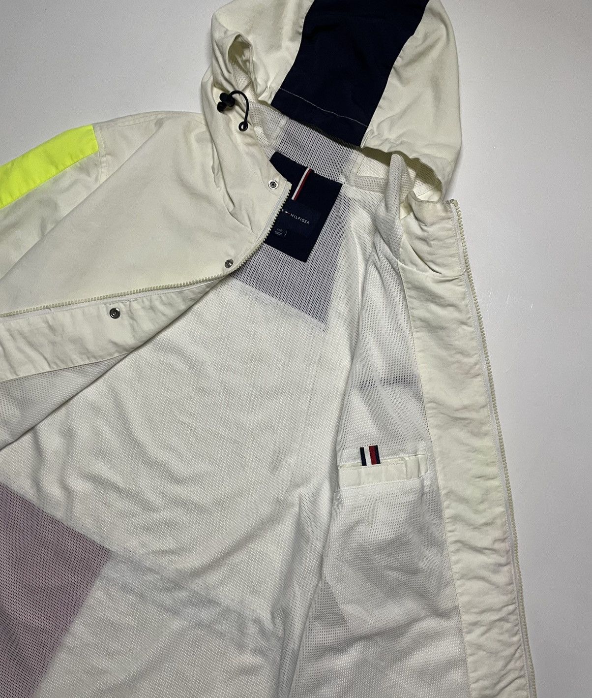Tommy Hilfiger × Vintage Tommy Hilfiger combine bigflag white sportwear jacket Size US L / EU 52-54 / 3 - 13 Thumbnail