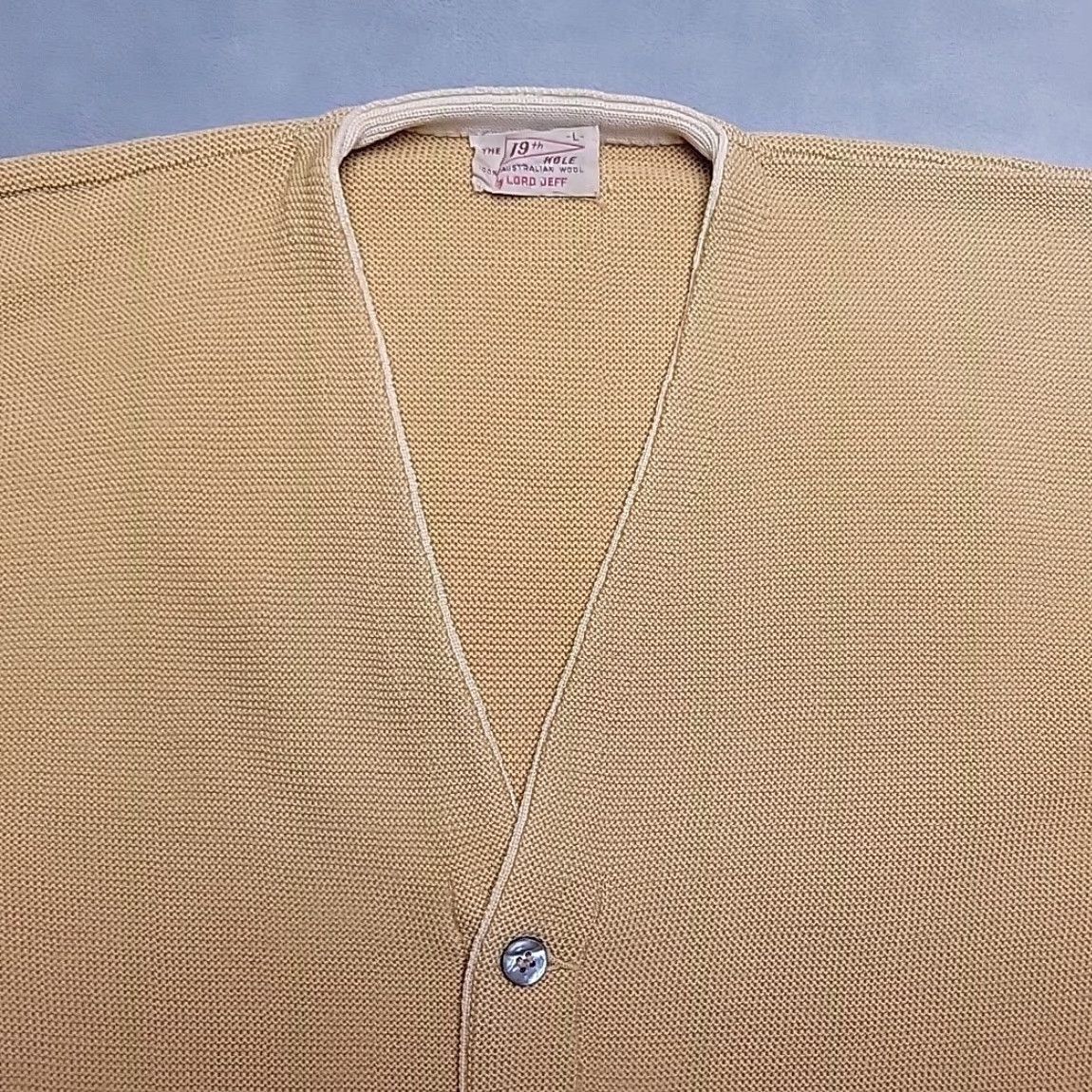 Vintage VINTAGE Lord Jeff 19th Hole Cardigan Mens L Tan 100% Australian Wool Golf VTG USA Cardigan Mens L Yellow Pockets Solid Wool 80s 70s Size US L / EU 52-54 / 3 - 3 Thumbnail