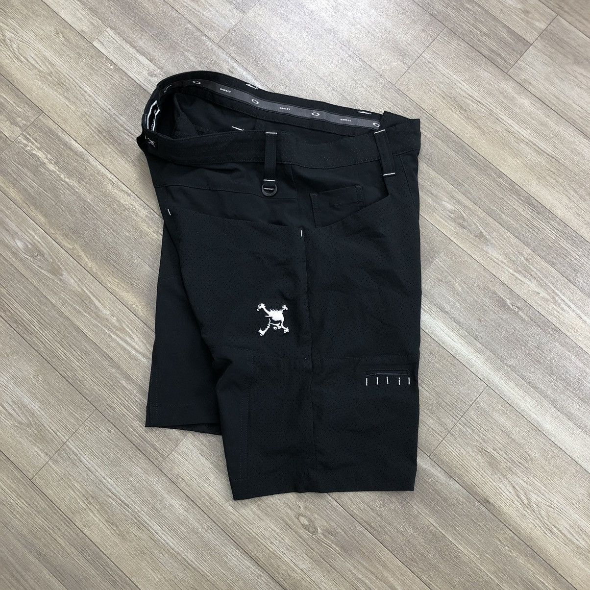Oakley 2000s Oakley Golf Skull Cool Stretch Multipocket Shorts Size US 32 / EU 48 - 1 Thumbnail