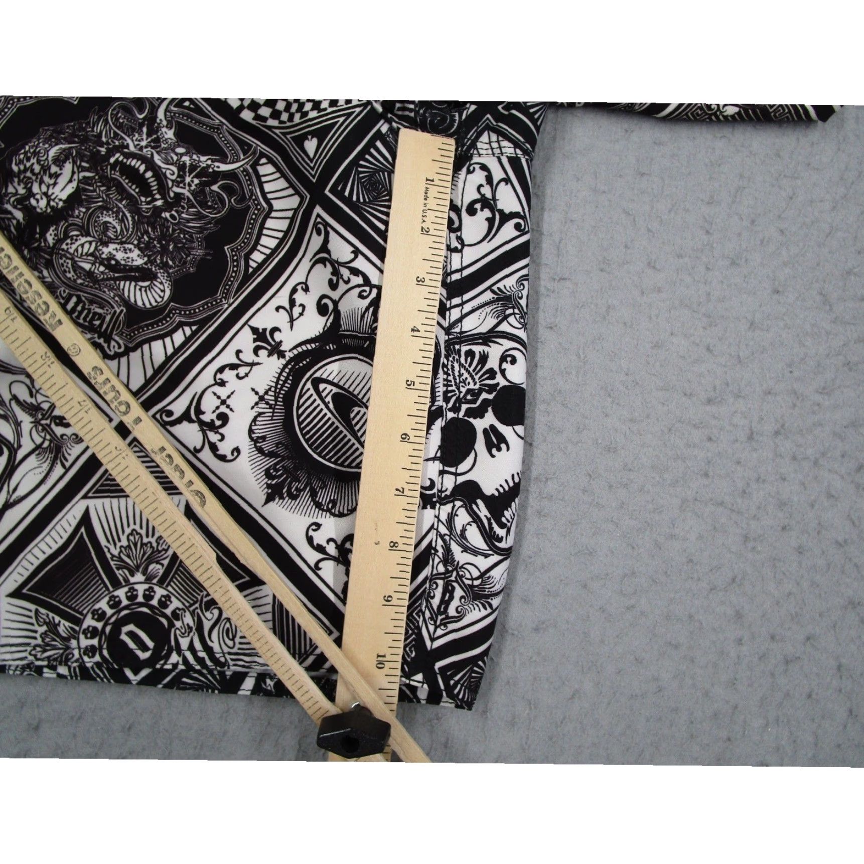 O'Neill O'Neill Santa Cruz Board Shorts Men 38 Black Skull Graphic Print Surf Trunks Y2K Geometric Multicolor Size US 38 / EU 54 - 4 Thumbnail