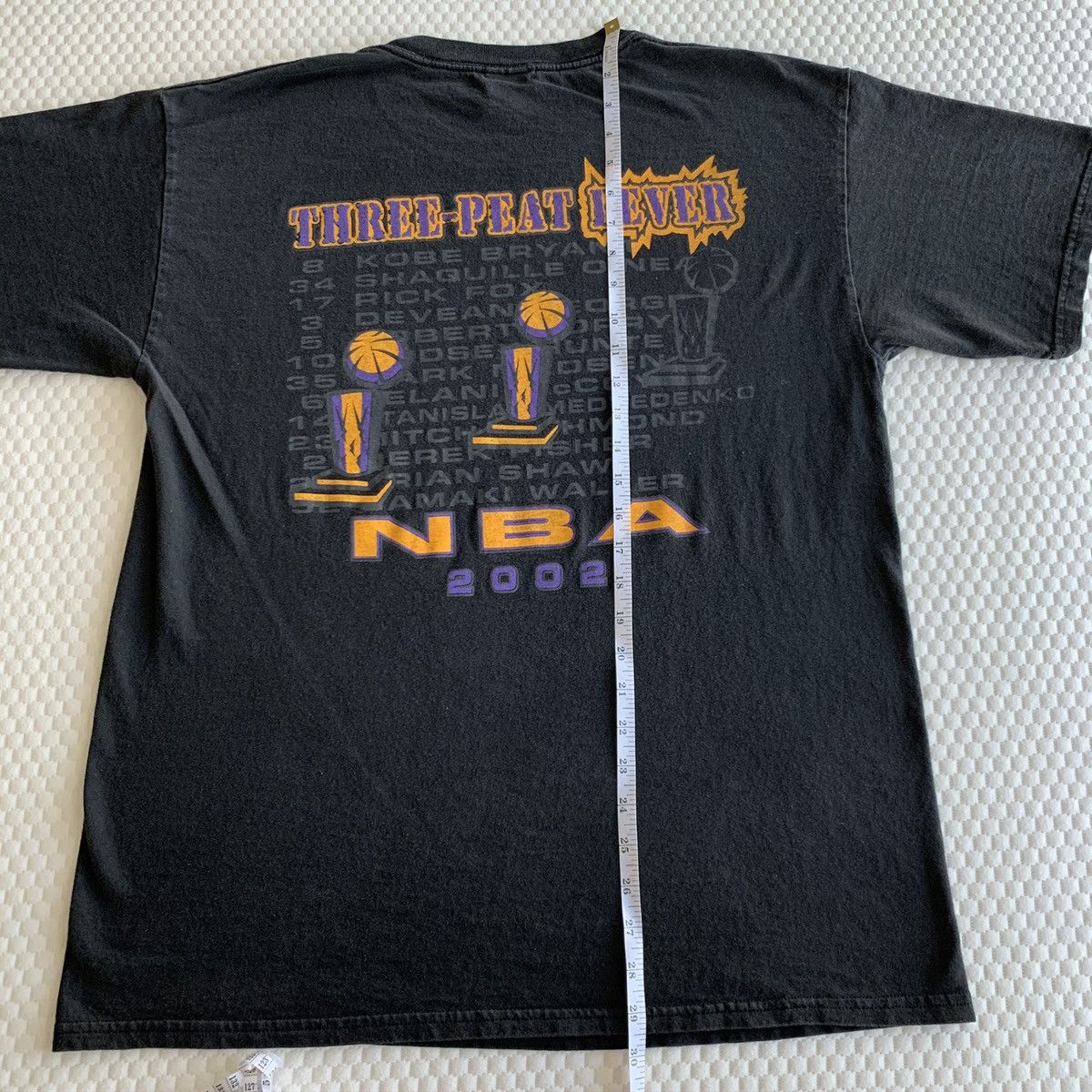 Gildan × NBA × Vintage 2002 VTG LA Lakers NBA Championship 3 peat tee KOBE SHAQ LG Size US L / EU 52-54 / 3 - 5 Thumbnail