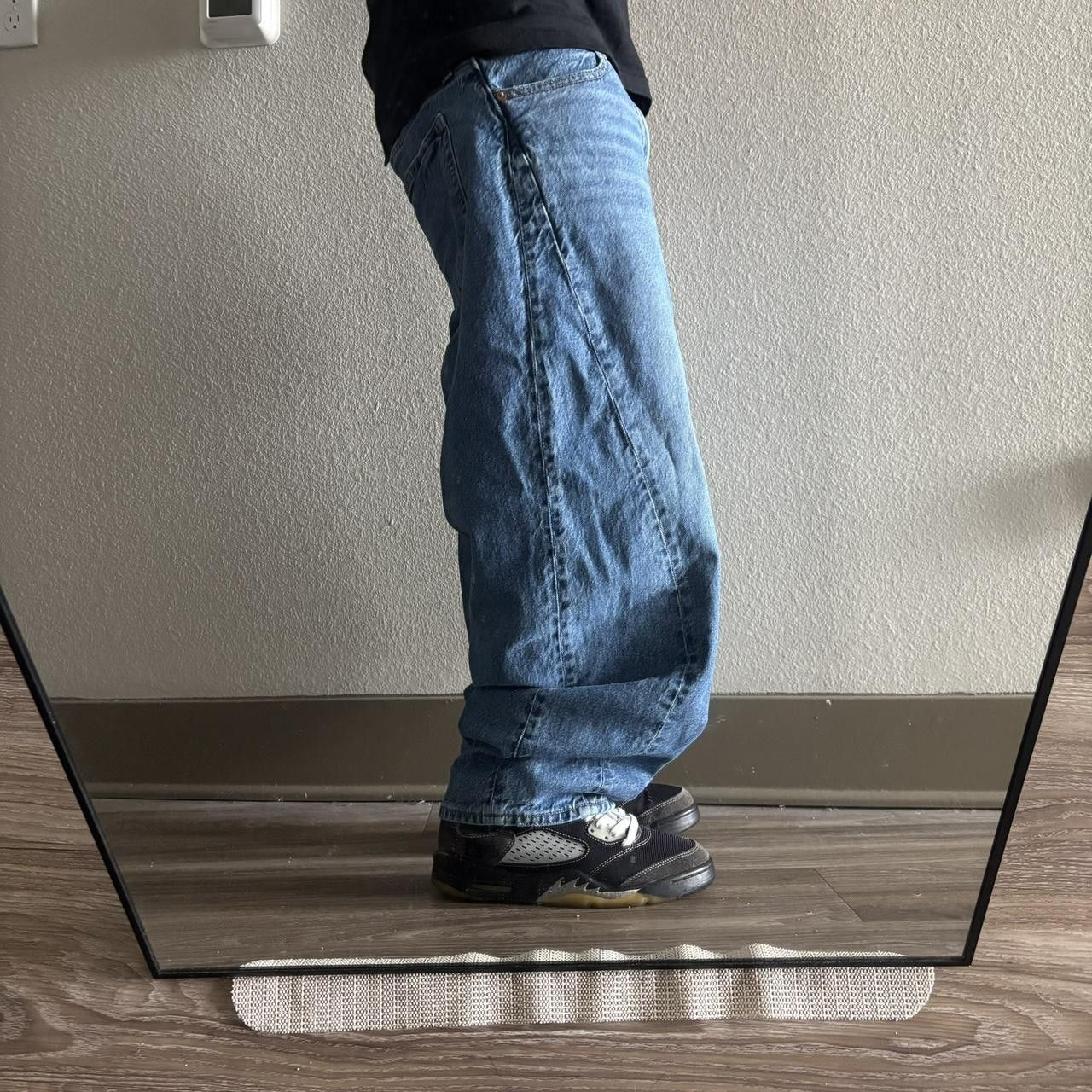 American Eagle Outfitters Crazy Vintage Y2K/2000s Baggy American Eagle Medium Wash Denim Jeans! 33x28 Size US 33 - 2 Thumbnail
