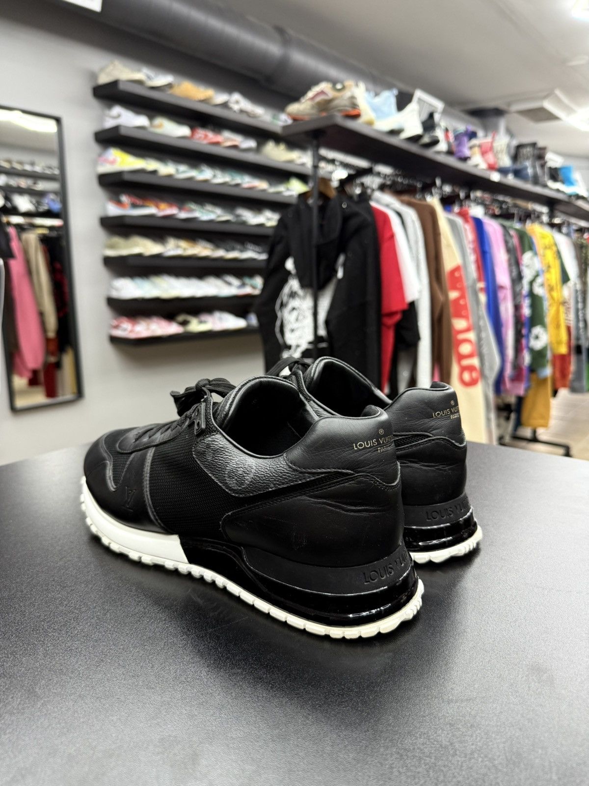 Louis Vuitton Louis Vuitton Run away black monogram sneaker sz 9LV / 10US Size US 10 / EU 43 - 8 Thumbnail