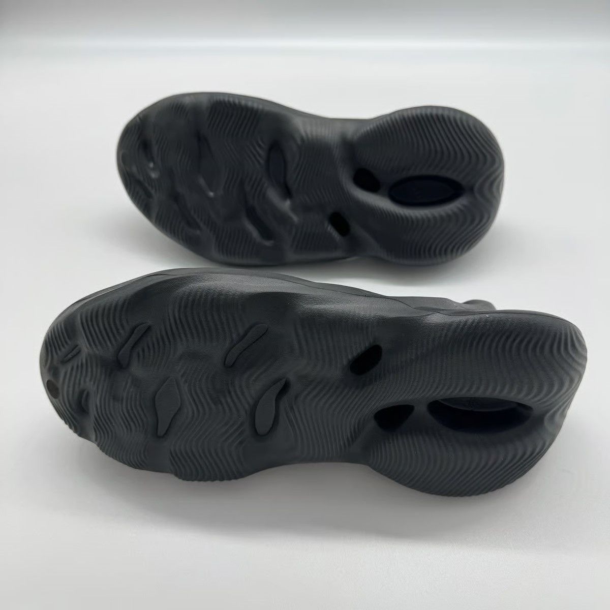 Adidas Adidas Yeezy Foam RNR Onyx (2022/2024) Size US 10 / EU 43 - 4 Thumbnail