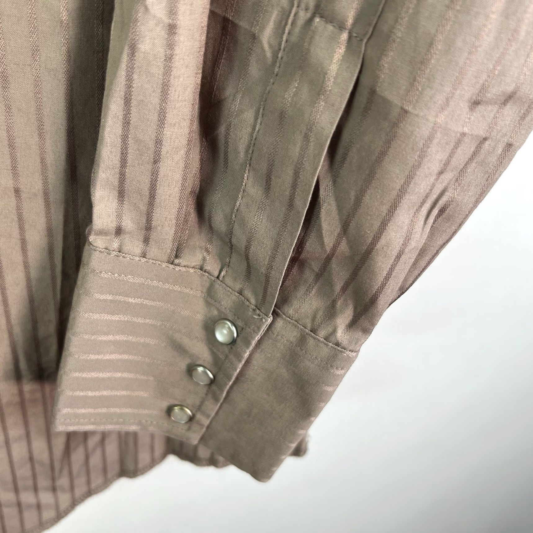 Wrangler Wrangler Shirt Mens XLT Tan Long Sleeve Pearl-Snap Metallic Stripe Western Button-Up Size XLT Brown Pattern Striped 50/50 Cotton-Poly - Mens Size US XL / EU 56 / 4 - 5 Thumbnail