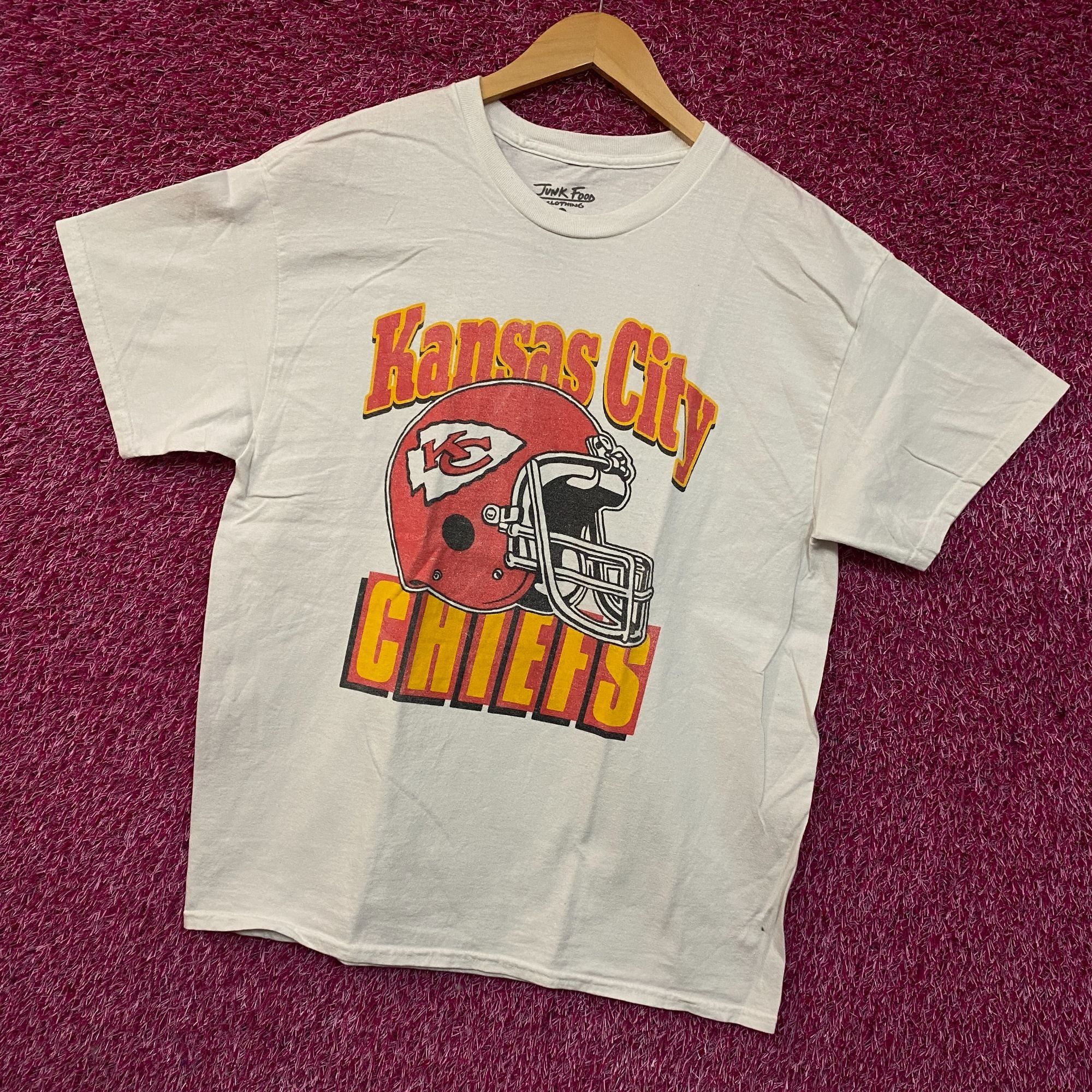 Junk Food NFL Kansas City Chief Vintage Style Helmet Logo Football T-S Size US XL / EU 56 / 4 - 3 Thumbnail