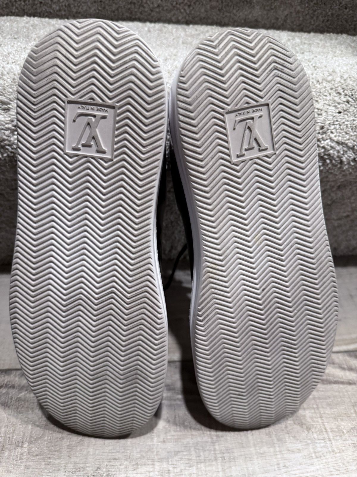 Louis Vuitton Louis Vuitton LV Monogram Leather Sneakers Size US 8.5 / EU 41-42 - 4 Thumbnail