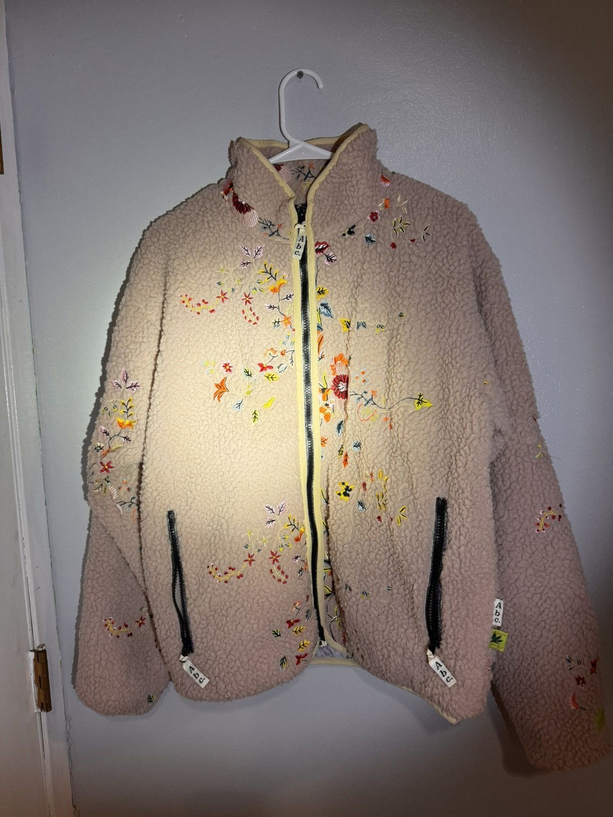 Advisory Board Crystals Advisory board crystals FW23 embroidered floral fleece Size US L / EU 52-54 / 3 - 1 Thumbnail