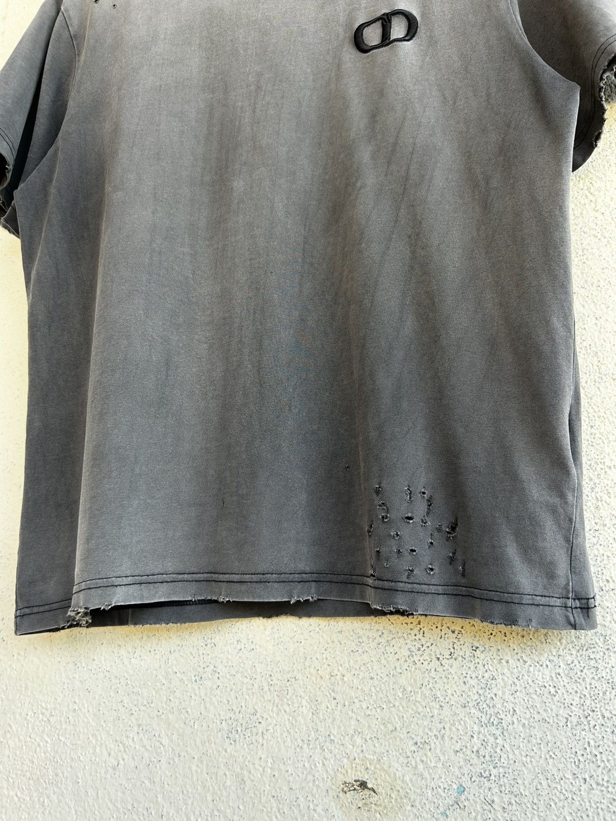 Dior Christian Dior CD Embroidered Sunfaded Distressed Tshirt Size US XL / EU 56 / 4 - 5 Thumbnail