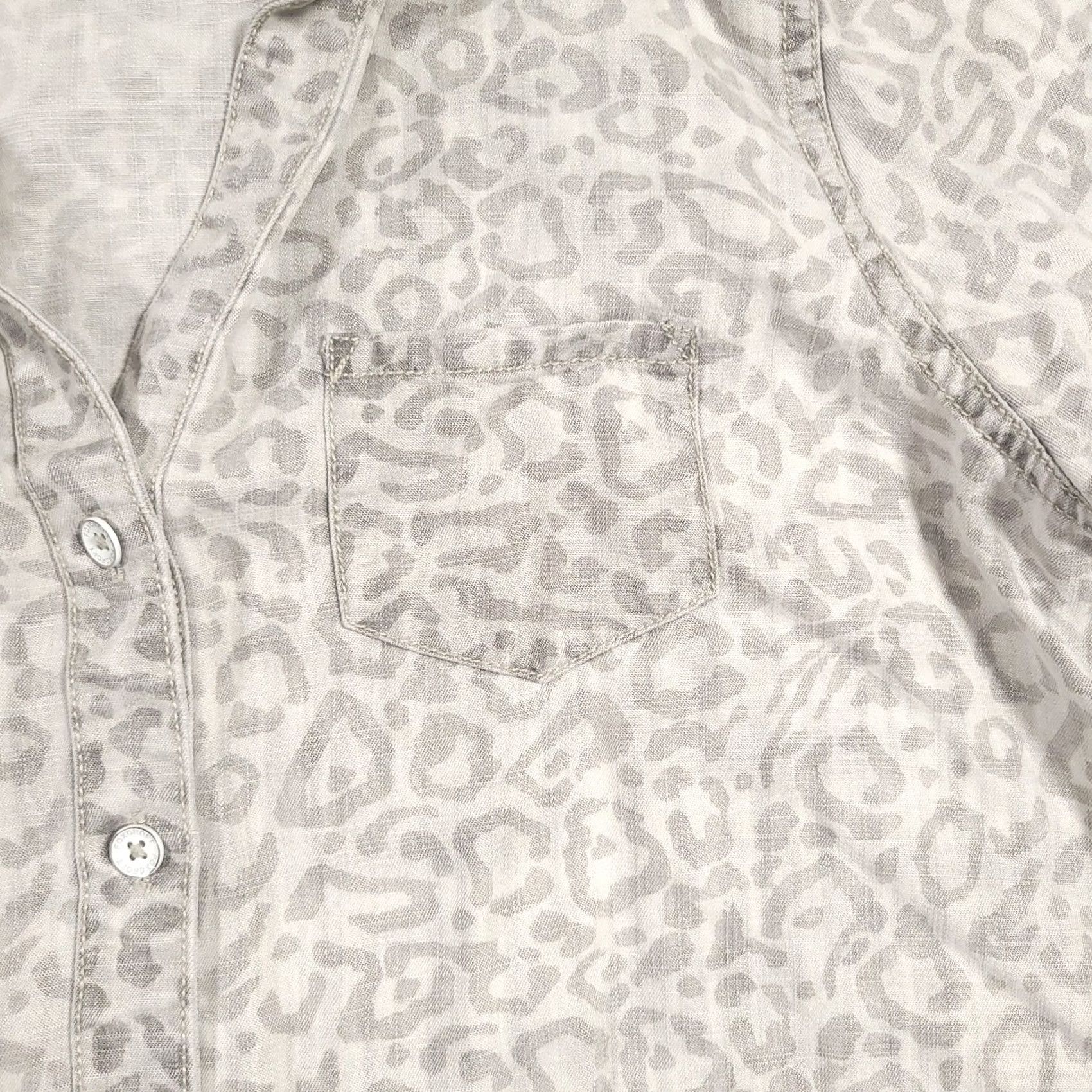 Vintage Foxcroft Leopard Print Tencel Shirt Button Up Women's 8 Gray Long Sleeve V-Neck Size M / US 6-8 / IT 42-44 - 5 Thumbnail