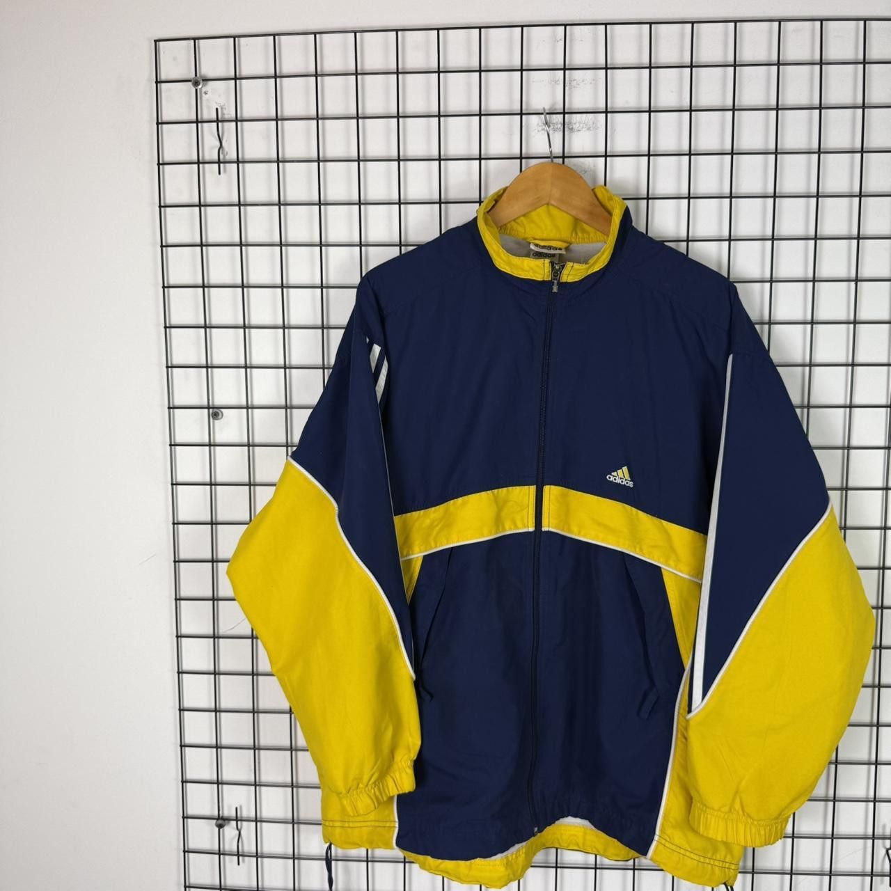 Adidas Adidas Windbreaker Vintage 90s Retro Jacket Size US L / EU 52-54 / 3 - 3 Thumbnail