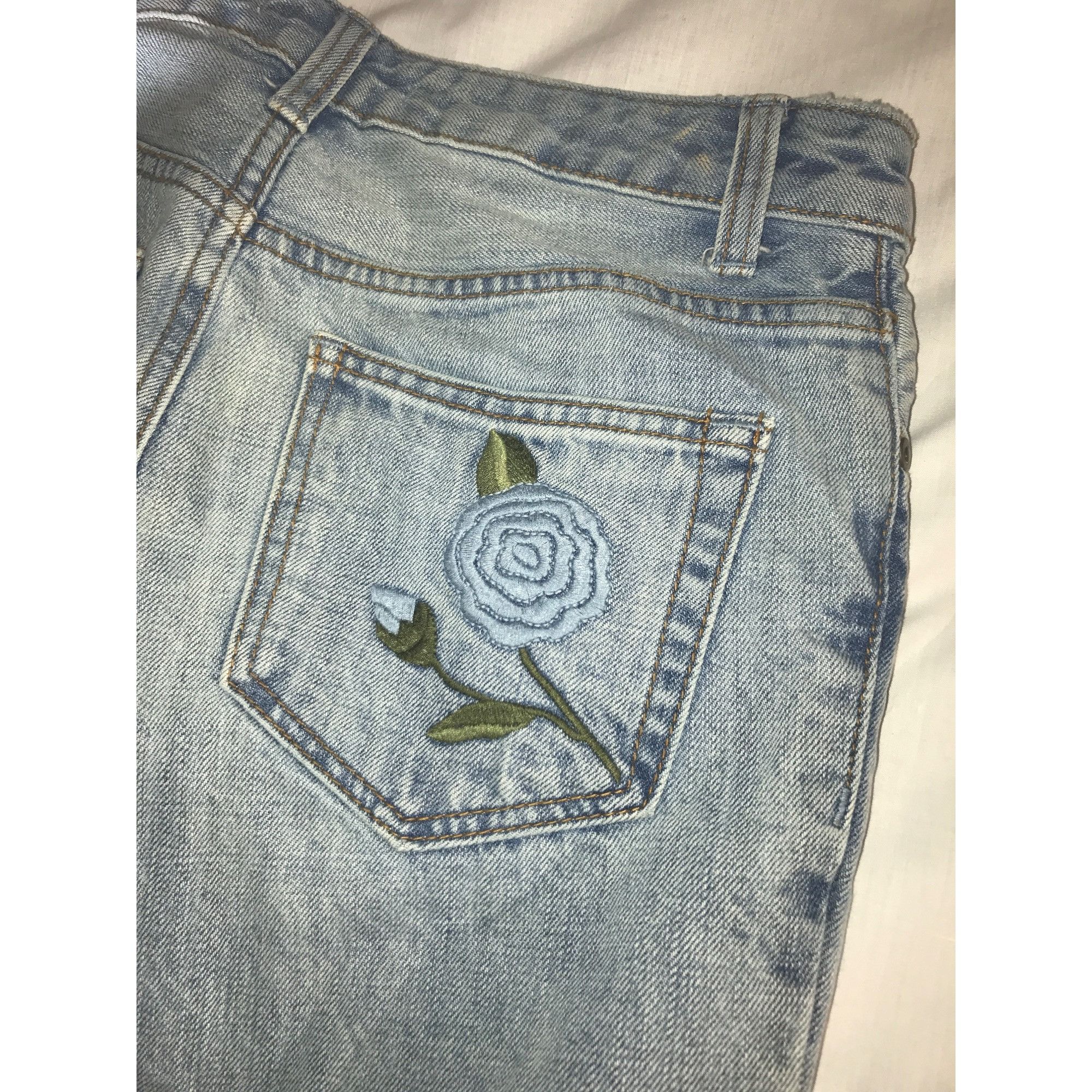 Free People Free People Women Light Blue Flower Embroidered Raw Hem Jean Size 24" / US 00 / IT 34 - 4 Thumbnail