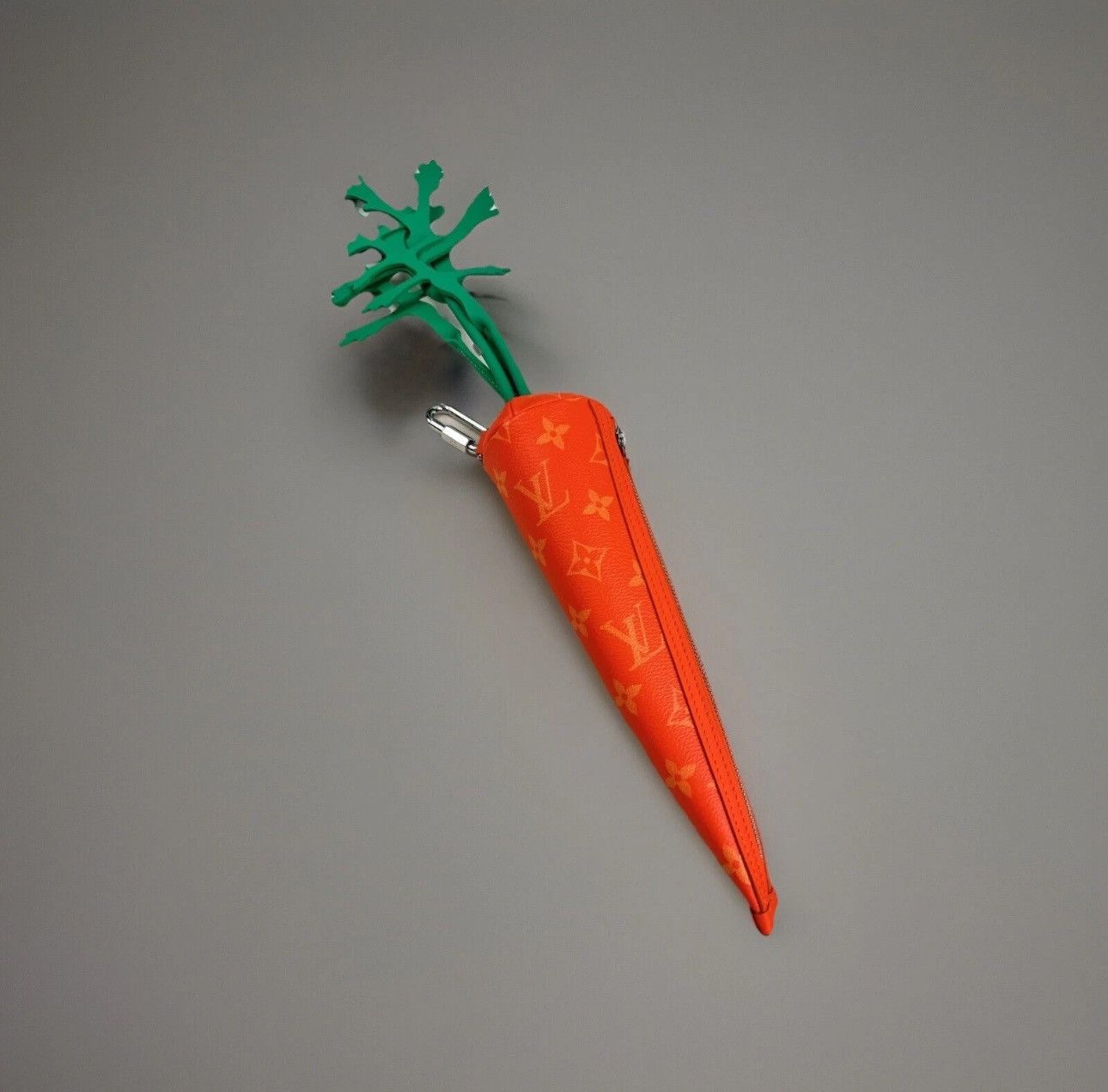 Louis Vuitton CARROT POUCH M80851 (RARE) Size ONE SIZE - 1 Thumbnail