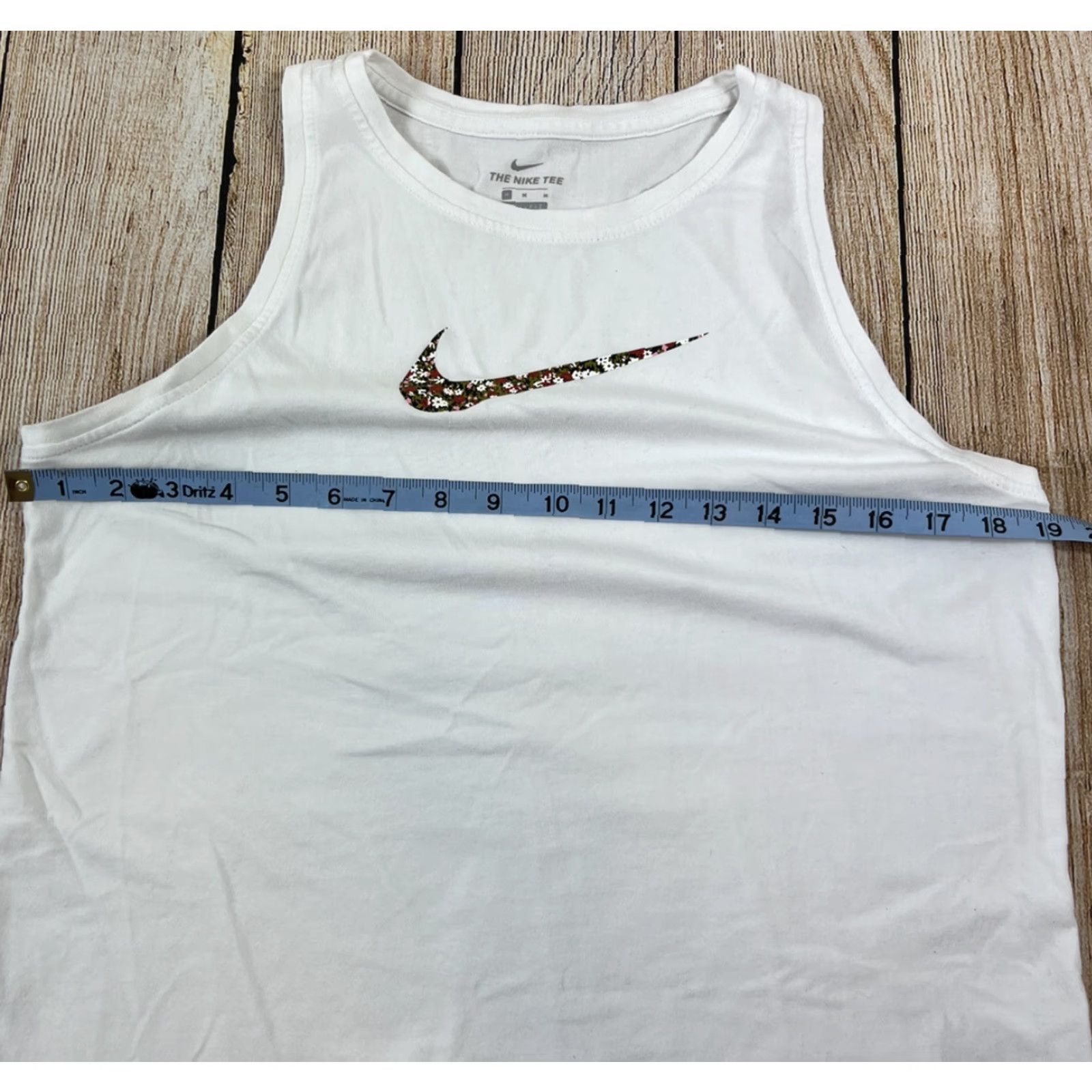 Nike VINTAGE Women’s Nike Tank Shirt White Logo Flower Print Size M Womens Size M / US 6-8 / IT 42-44 - 3 Thumbnail