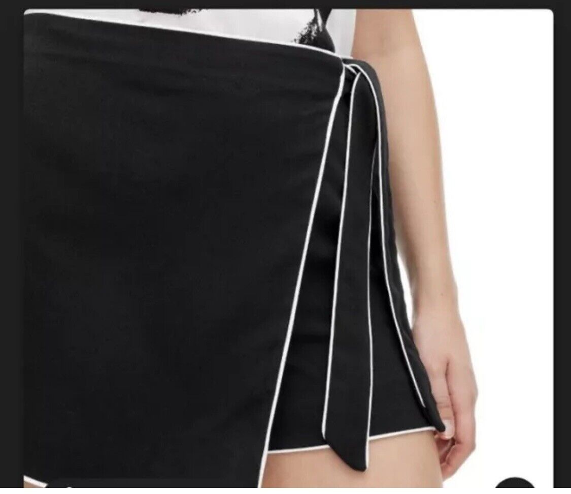 Diane von Furstenberg × Target Basics Side Wrap Black Mini Skort -DVF Target Size XXS Size 25" / US 0 / IT 36 - 3 Thumbnail