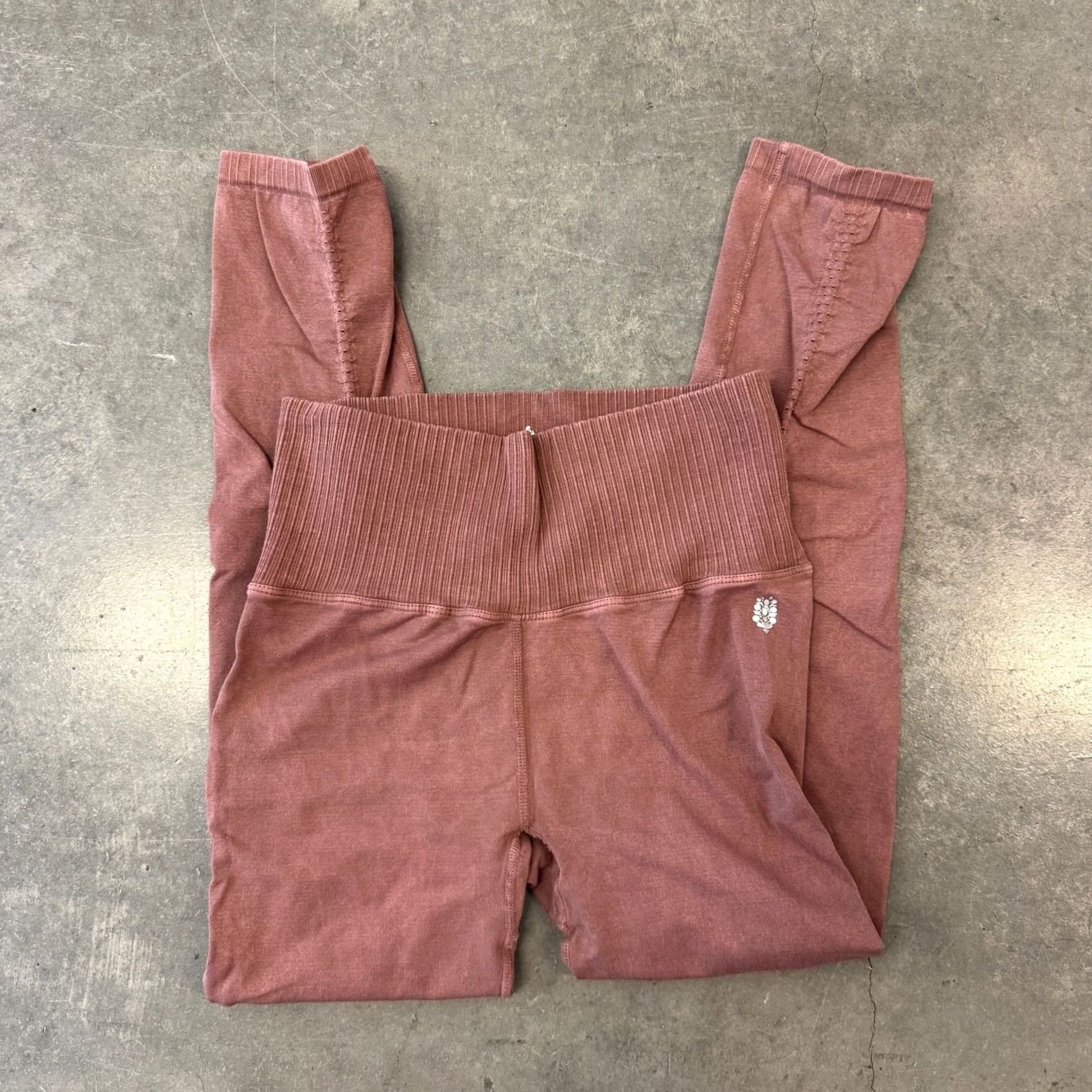 Free People VINTAGE Free People Movement High-Rise 7/8 Length Good Karma Leggings Nutmeg M/L Pink Womens Jeans? Size 32" / US 10 / IT 46 - 2 Thumbnail