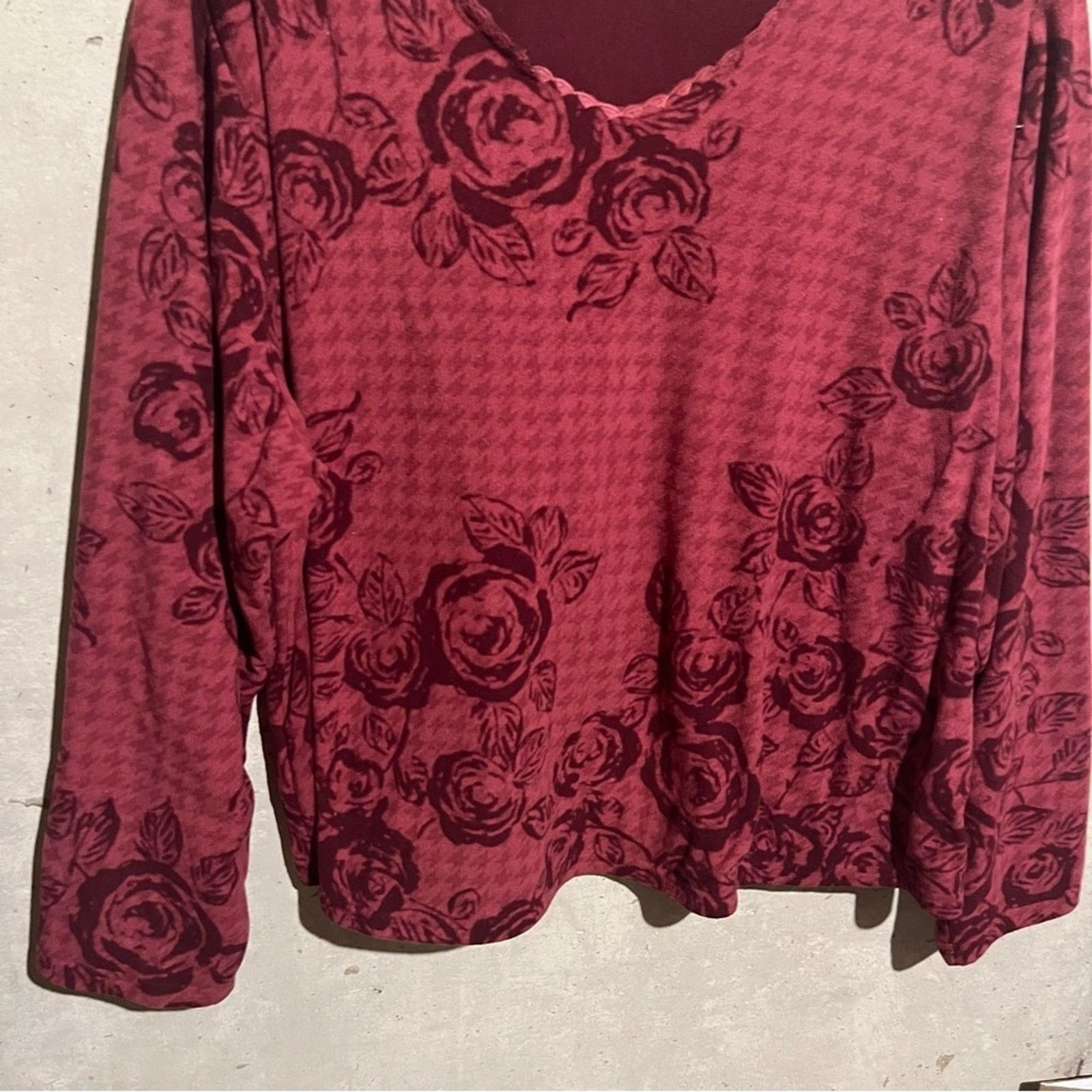 Coldwater Creek Coldwater Creek Top 3X Maroon Floral Velvet Fleece Lined Size 3XL / US 20-22 - 3 Thumbnail