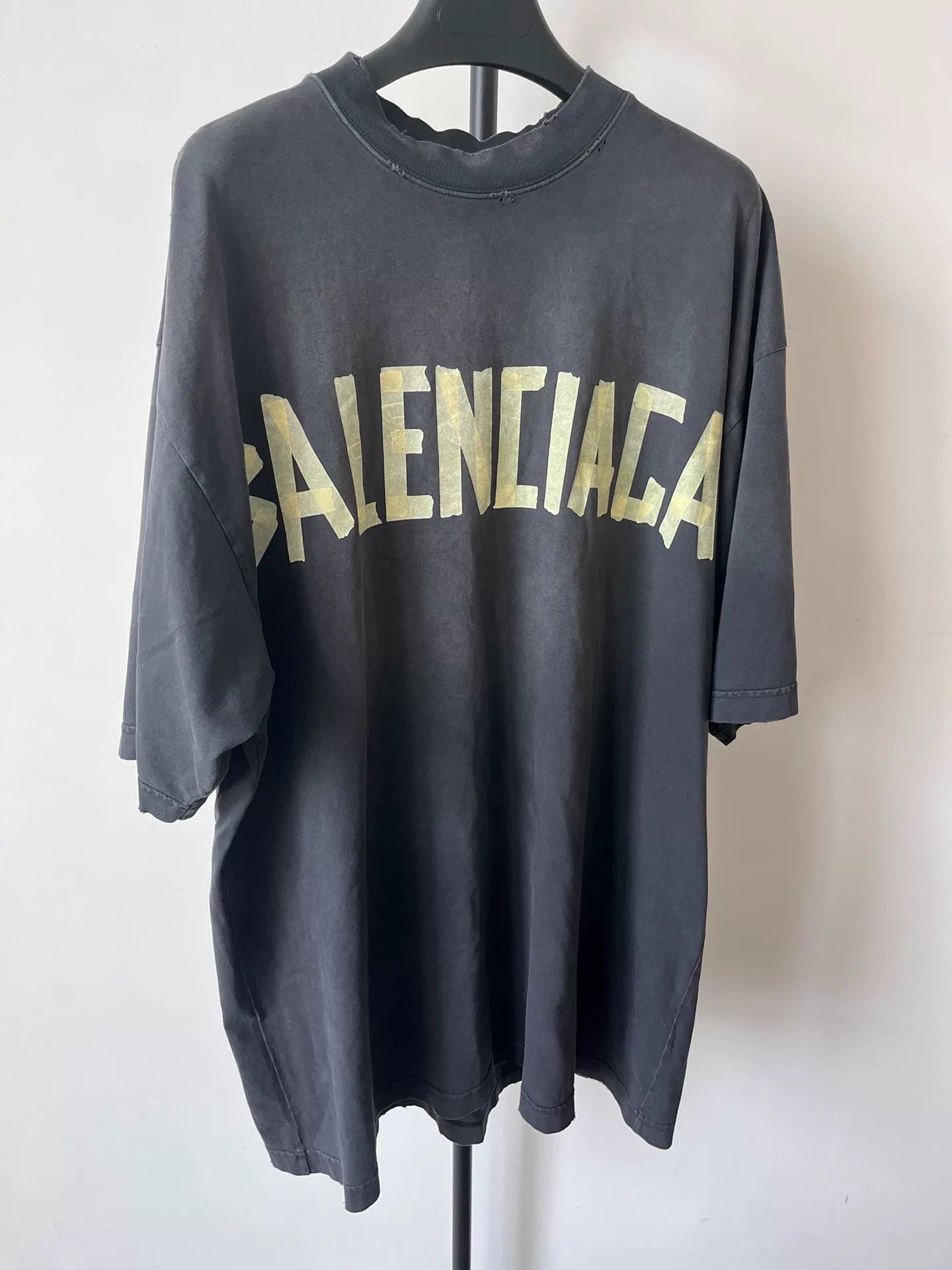 Balenciaga Balenciaga Tape Logo Oversized Short Sleeve Tee Size US M / EU 48-50 / 2 - 1 Thumbnail