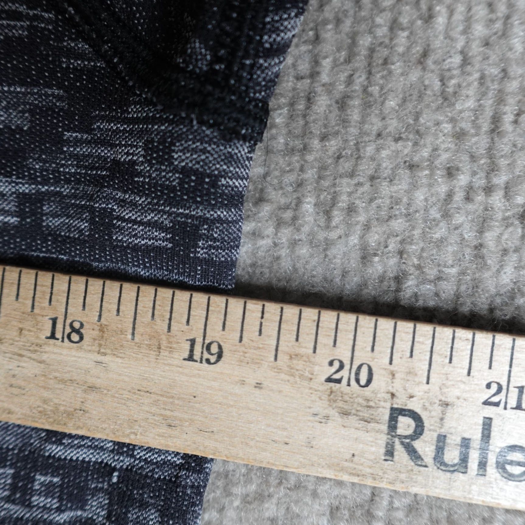 Lululemon Lululemon Womens Shirt Large Gray Geometric Pullover Crew Neck Activewear Running Geometric Shirt Womens L Gray Pullover Pullover Shirt Size L / US 10 / IT 46 - 7 Thumbnail