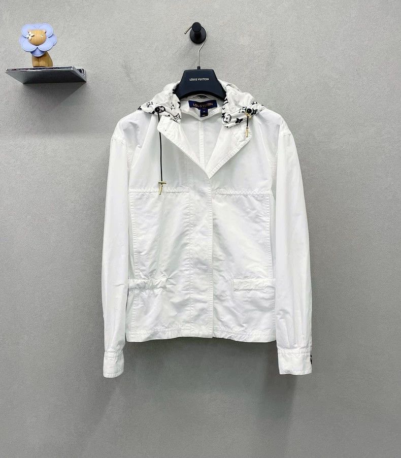 Louis Vuitton White Stylish Windbreaker with Belt - dmc Size US S / EU 44-46 / 1 - 1 Thumbnail