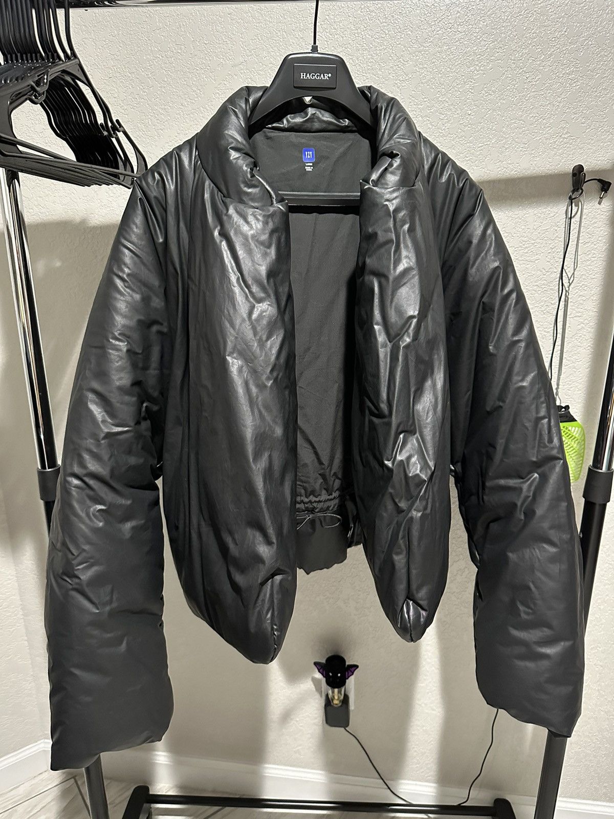 yzy gap red puffer