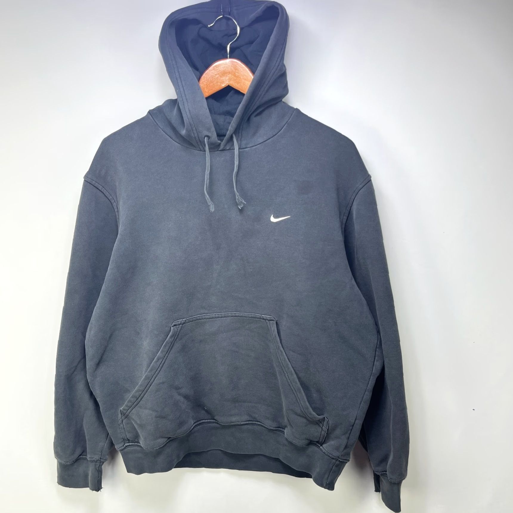 Nike VINTAGE Nike Hoodie Men Large Black Nike Sun Faded Black Mini Swoosh Pullover Hooded Sweatshirt Winter Fall Spring N/A Size US L / EU 52-54 / 3 - 2 Thumbnail