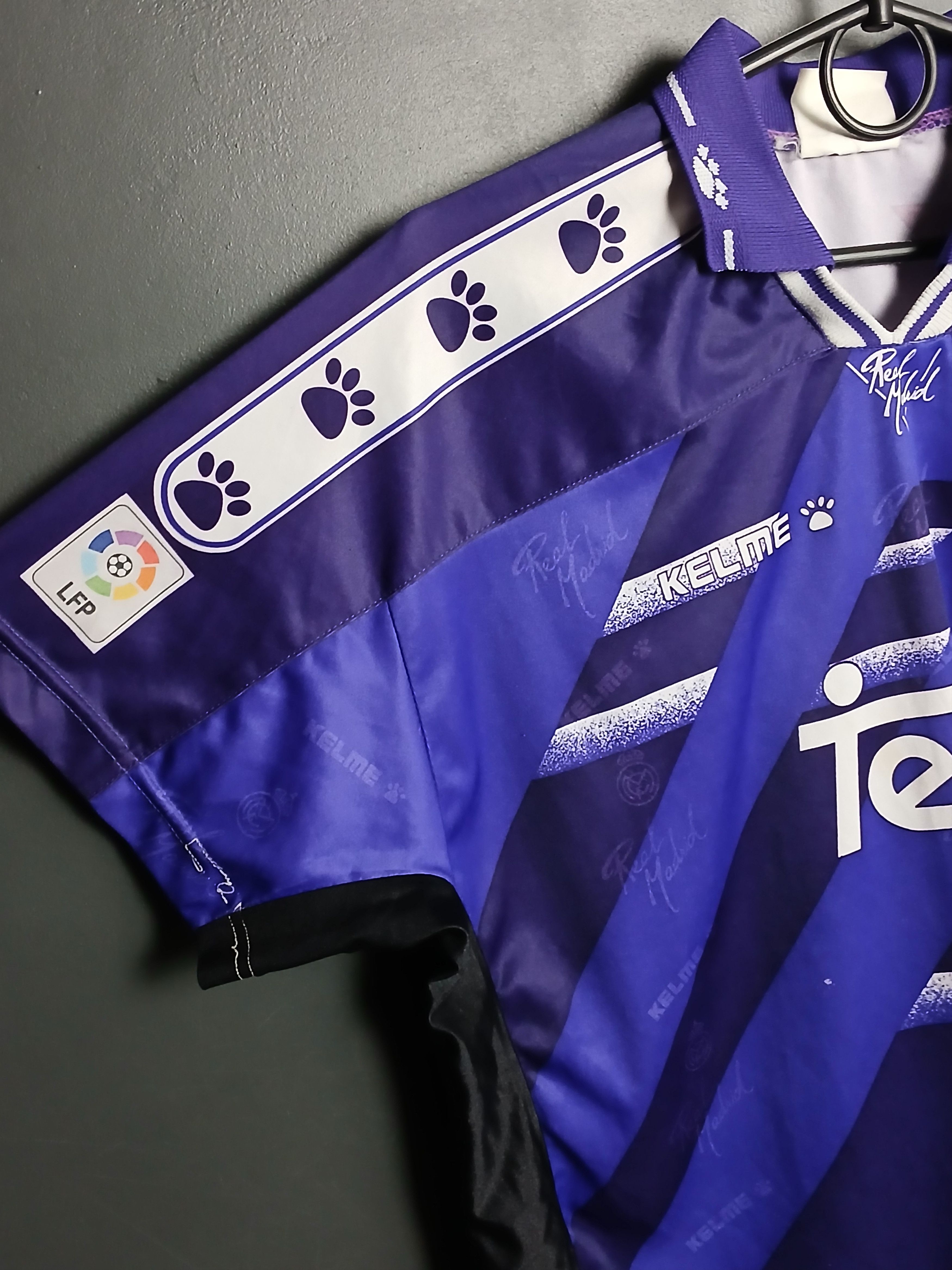 Other Real Madrid 1994/1996 Away Football Jersey T-Shirt Size US S / EU 44-46 / 1 - 4 Thumbnail