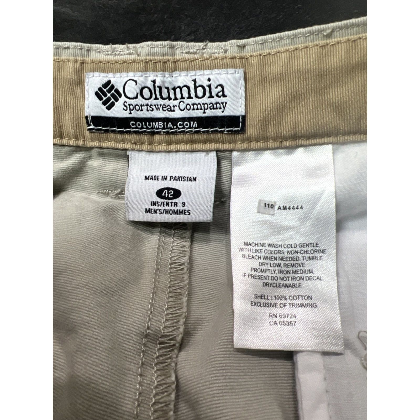 Vintage Columbia Shorts Mens 42W Khaki 10" Inseam Hiking Utility Pockets Casual Outdoor Chino Elastic Waist Pockets Beige Cotton Regular Men Size US 42 / EU 58 - 5 Thumbnail