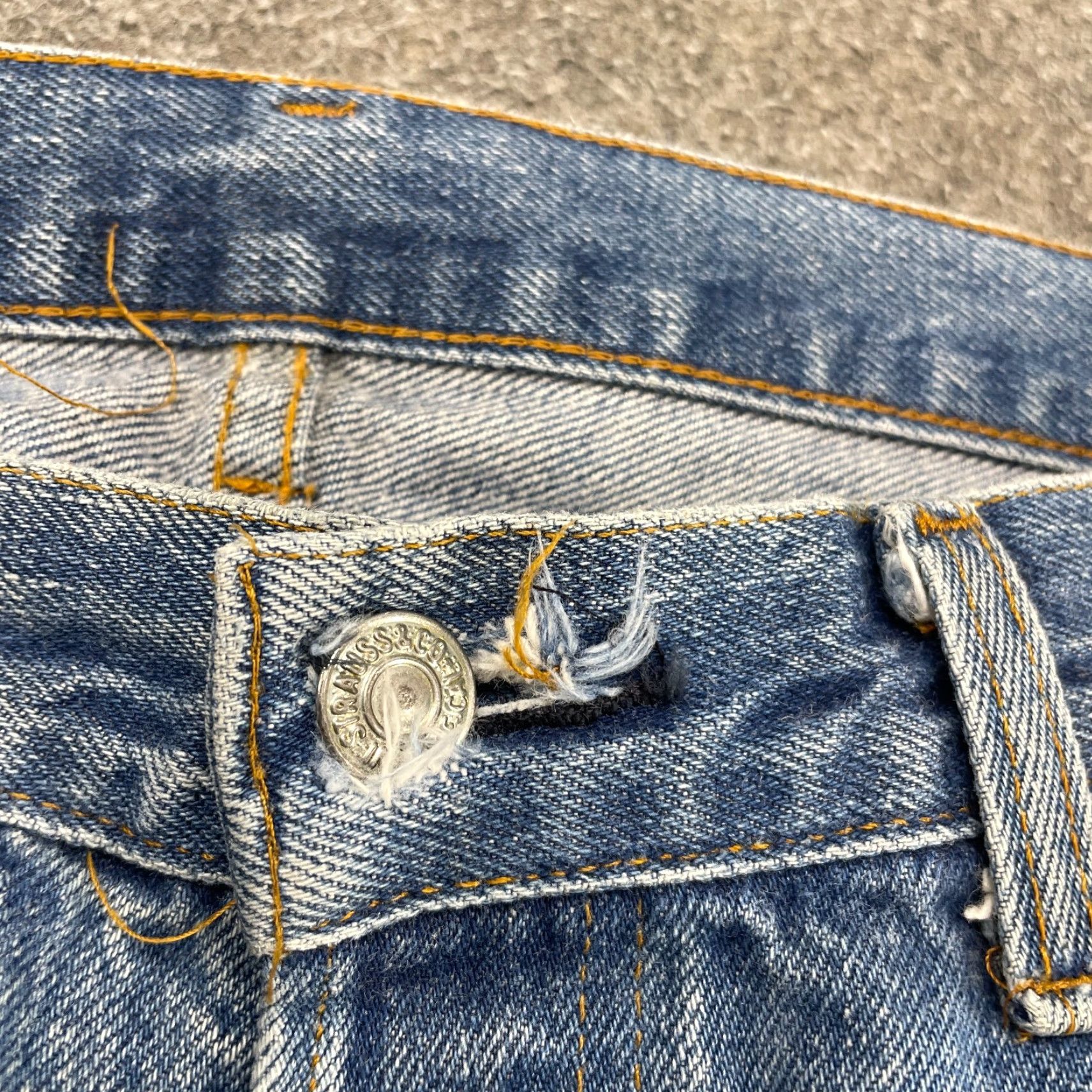 Levi's VINTAGE Levi's 501 Jeans Mens 38x30 Distressed Blue Medium Wash USA 80s Jeans Size US 38 / EU 54 - 5 Thumbnail