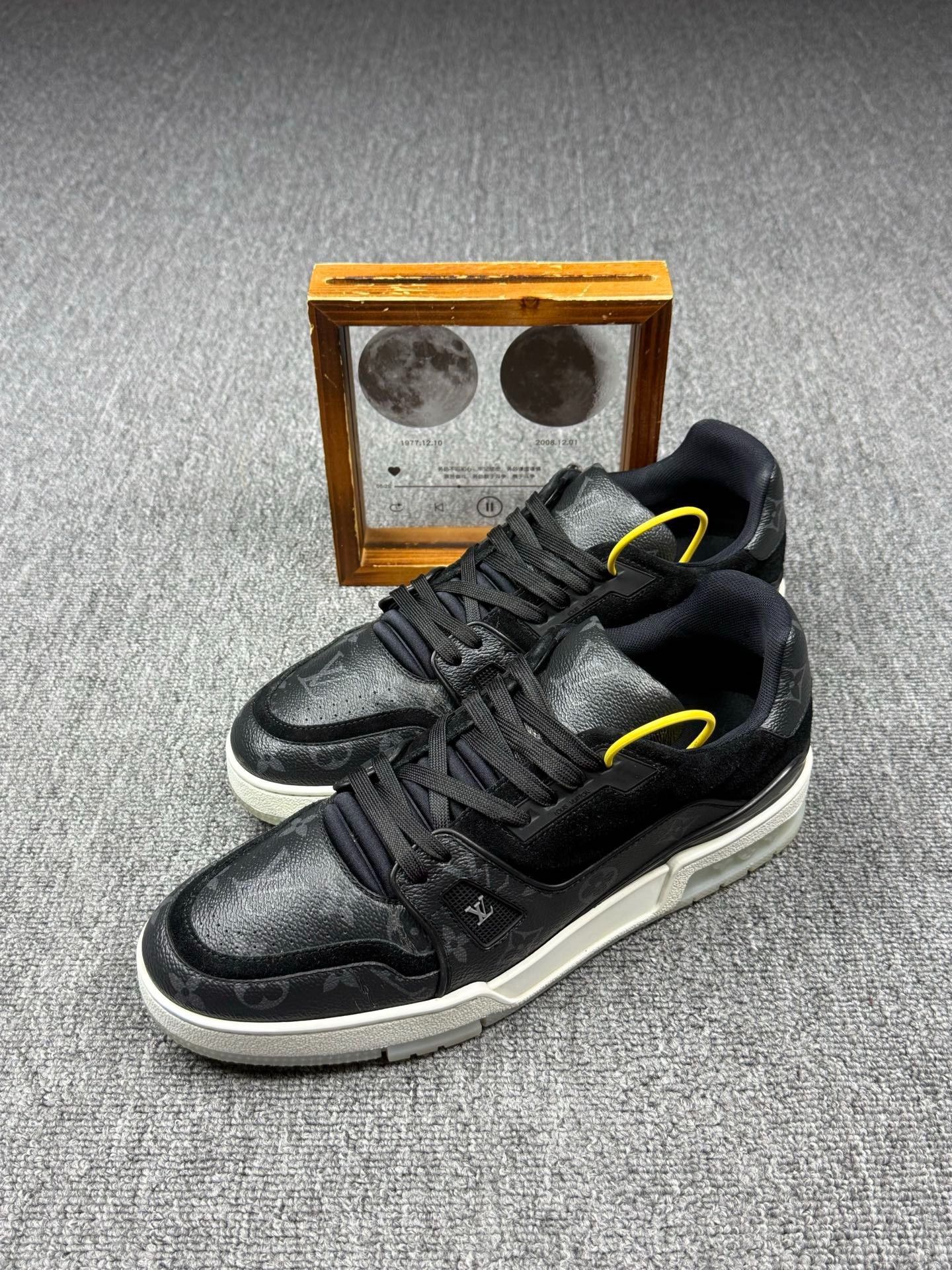 Louis Vuitton Louis Vuitton Training Black Lowtop Sneakers 10 Men Size US 10 / EU 43 - 1 Thumbnail