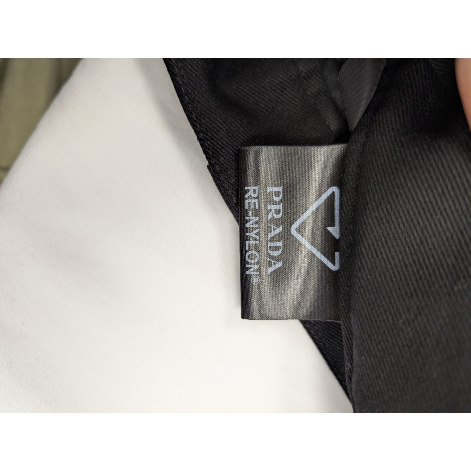 Prada o1rshd1 Re-Nylon Pants Trousers in Black Size US 36 / EU 52 - 11 Thumbnail