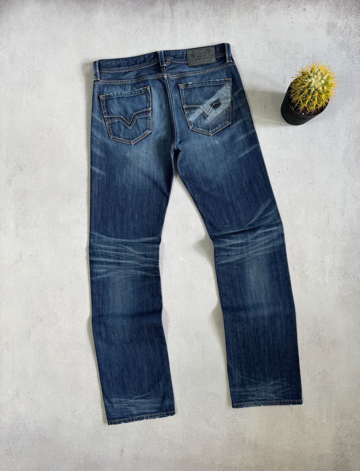 Diesel Diesel Big Logo Denim Pants Jeans Vintage 90s Japanese Y2K Size US 32 / EU 48 - 1 Thumbnail