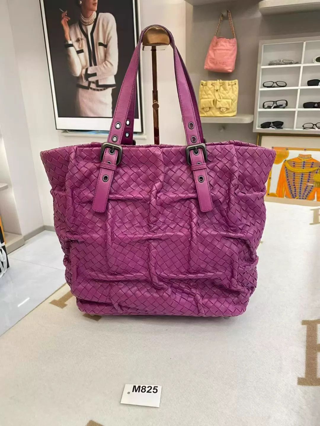 Bottega Veneta BV Solid Color Tote 41x16x29 Good Condition Size ONE SIZE - 1 Thumbnail