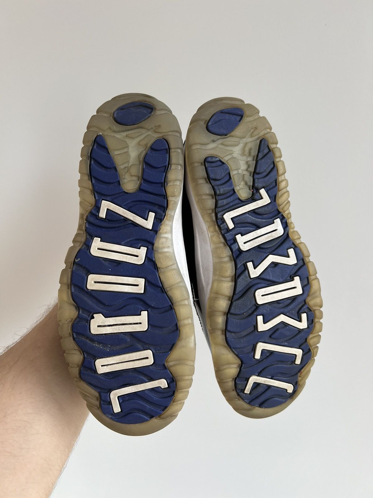 Jordan Brand × Nike Nike Air Jordan XI 11 Retro Space Jam Black Sneakers Size US 4 / IT 34 - 7 Thumbnail