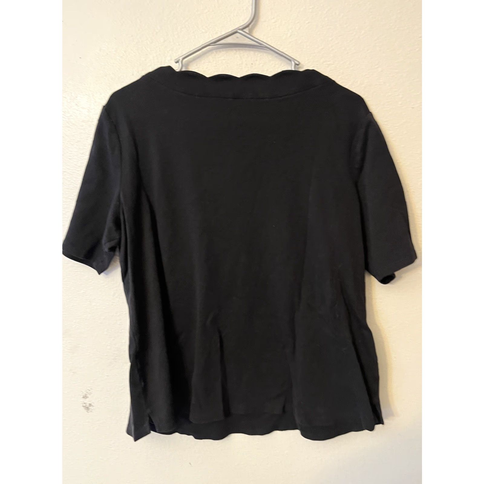 Croft & Barrow VINTAGE Croft & Barrow Plus Size Scalloped Boatneck Tee, Short Sleeve Black Top XL EUC Size XL / US 12-14 / IT 48-50 - 2 Thumbnail